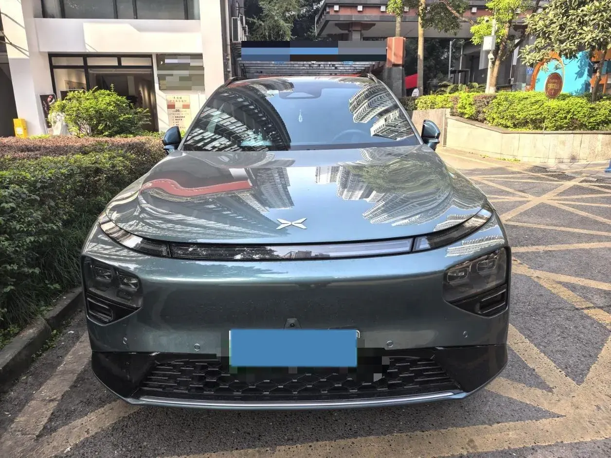 2024 XPENG G9 thumbnail 4