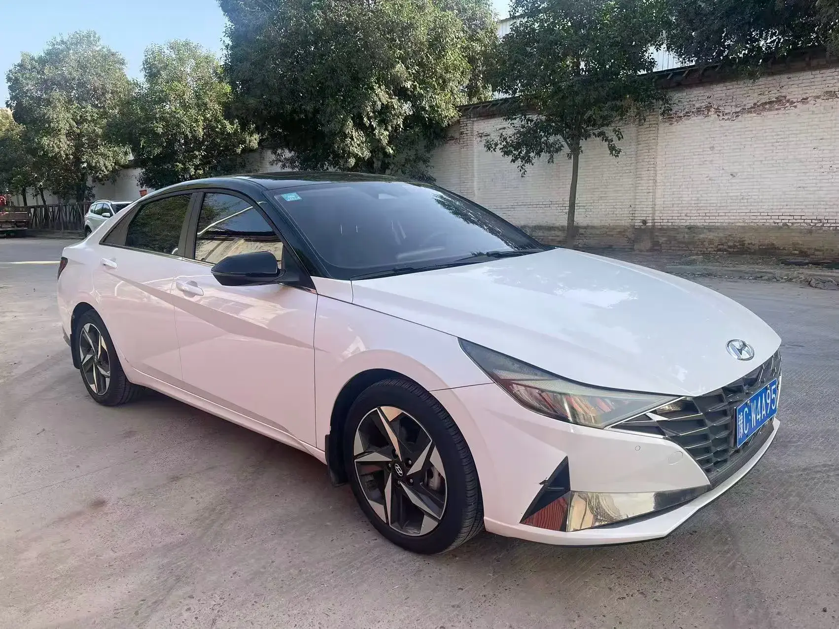 2022 HYUNDAI ELANTRA thumbnail 3