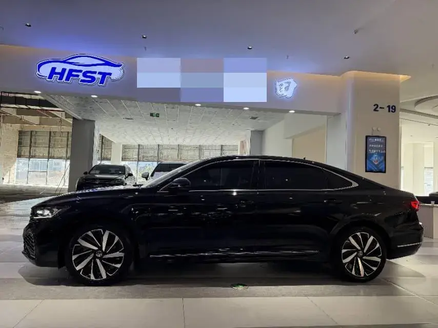 2023 VOLKSWAGEN PASSAT thumbnail 3