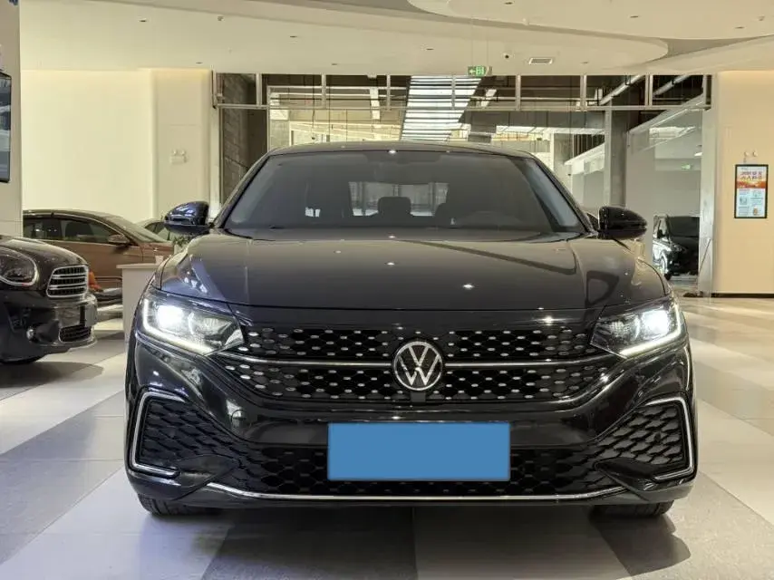 2023 VOLKSWAGEN PASSAT thumbnail 2