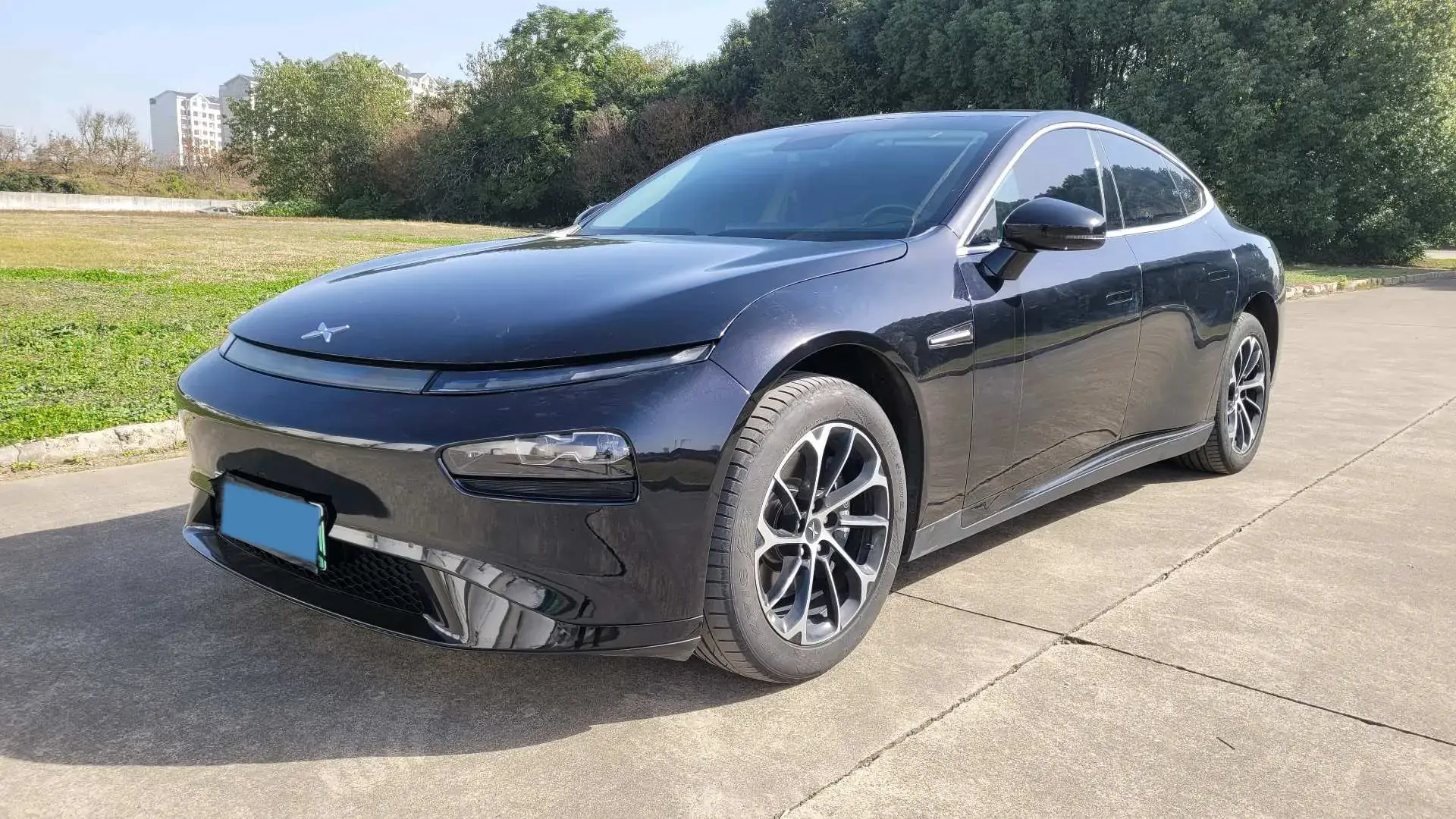 2022 XPENG P7 view 1