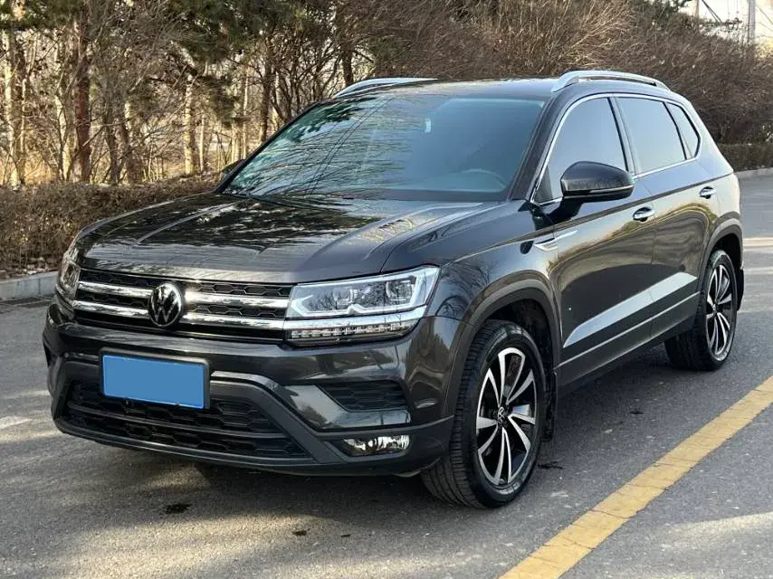 2021 VOLKSWAGEN THARU view 1