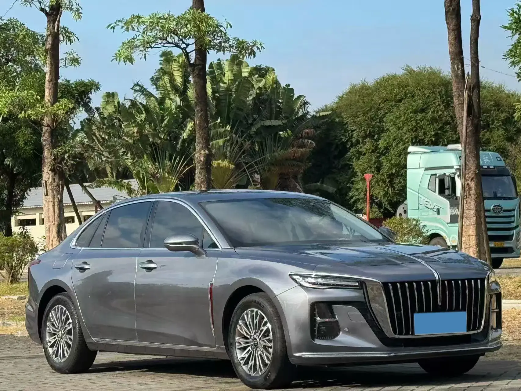 2023 HONGQI H5 thumbnail 3