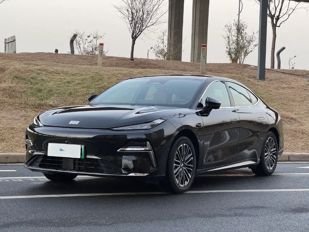 2025 Geely Galaxy Starshine 8 1.5L 112HP L4 1DHT PHEV