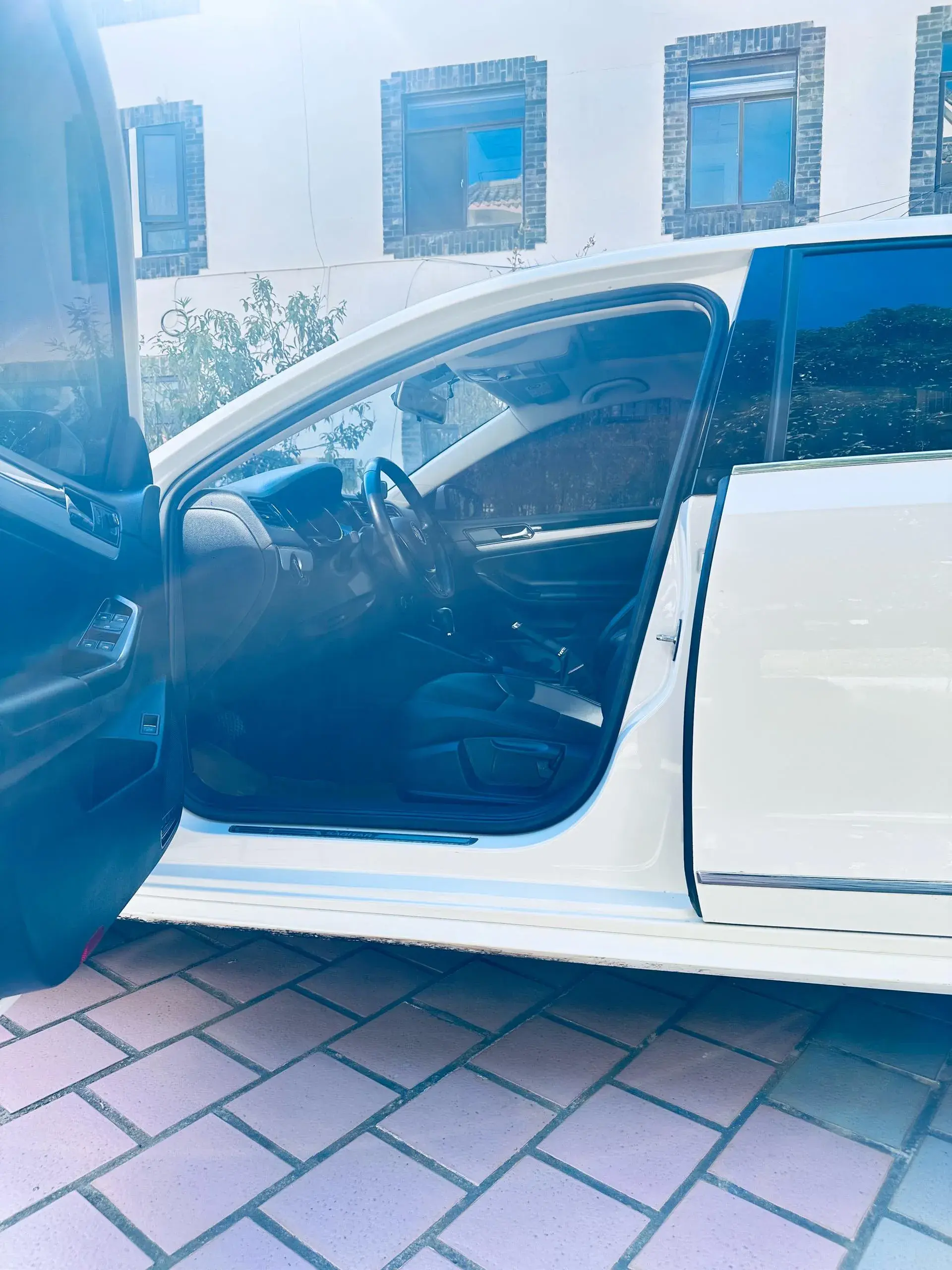 2018 VOLKSWAGEN SAGITAR thumbnail 4