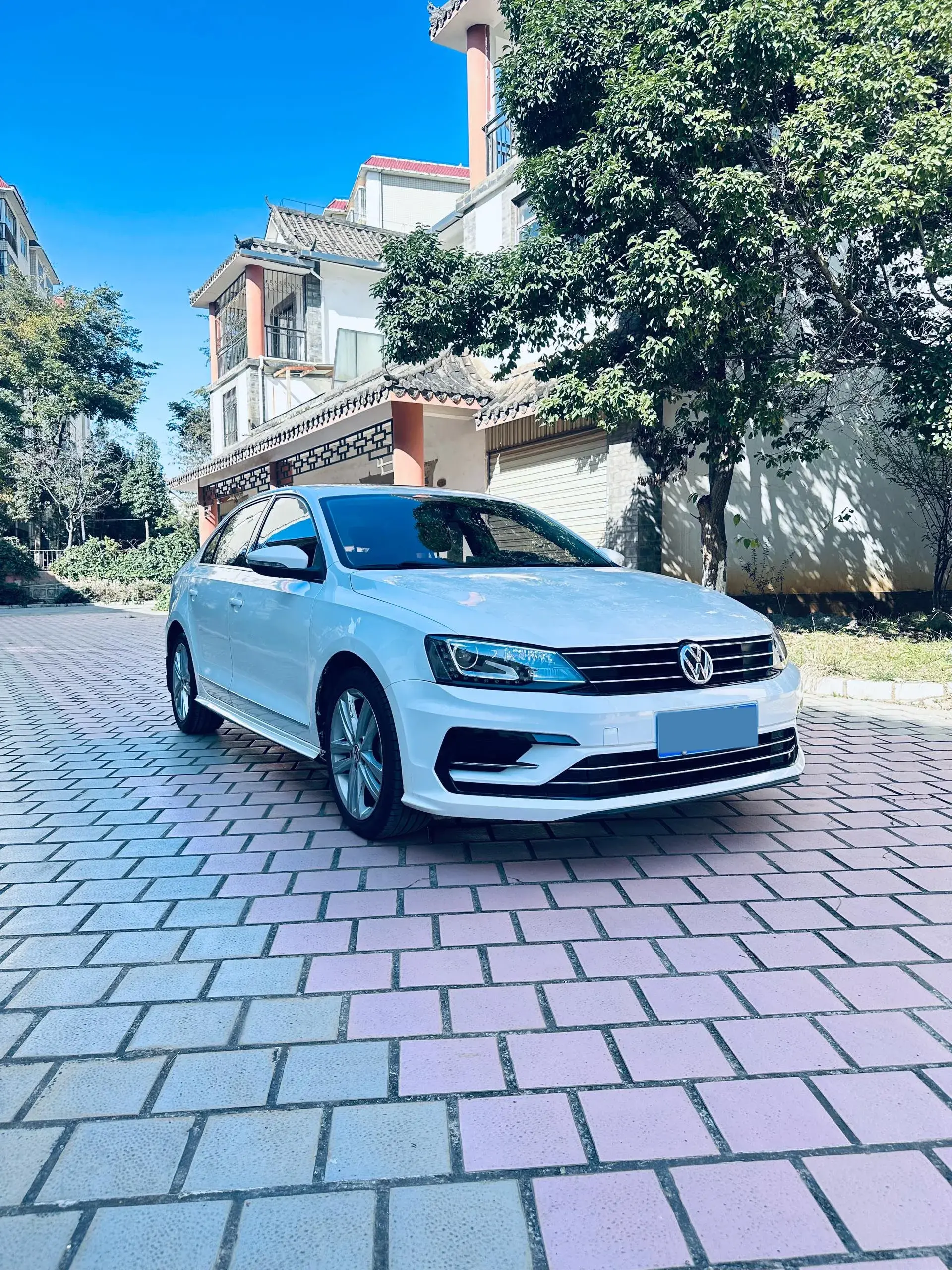 2018 VOLKSWAGEN SAGITAR thumbnail 3