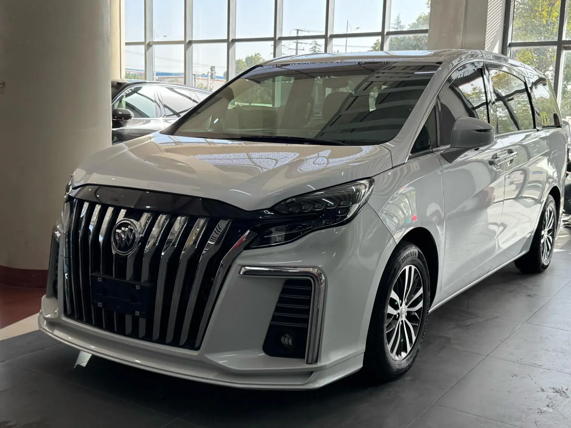 2020 BUICK GL8 view 1