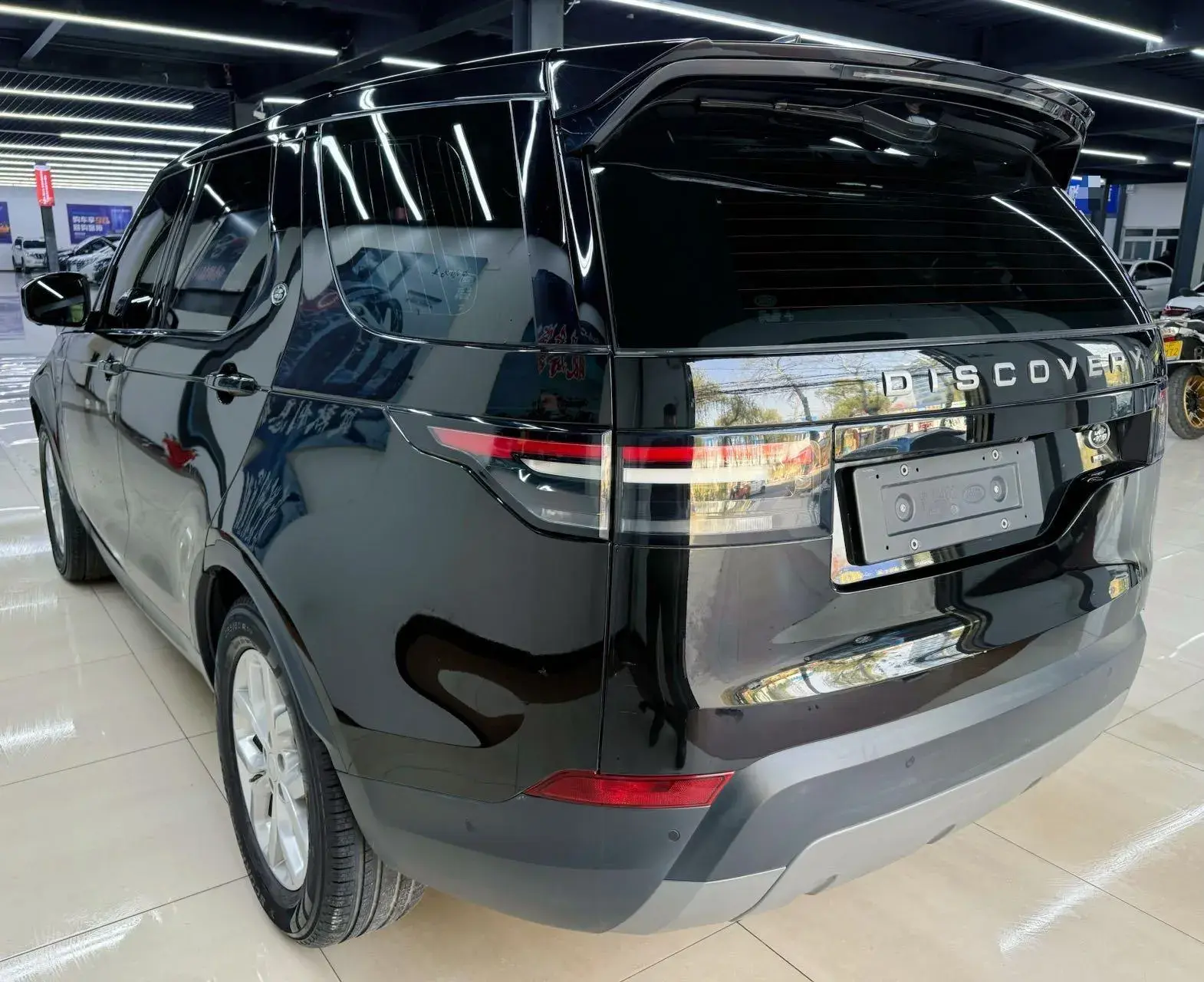 2019 LAND ROVER thumbnail 4