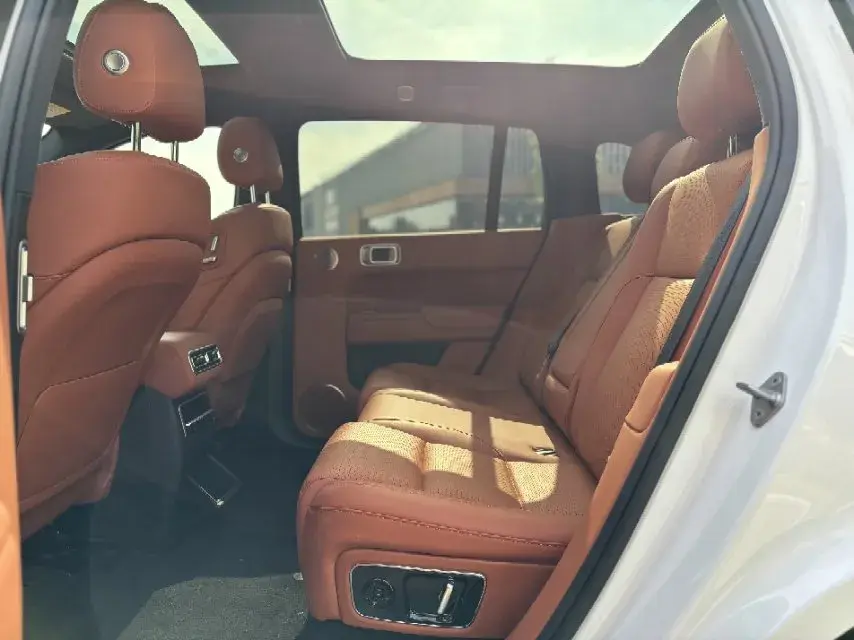 2025 MI YU7 thumbnail 4