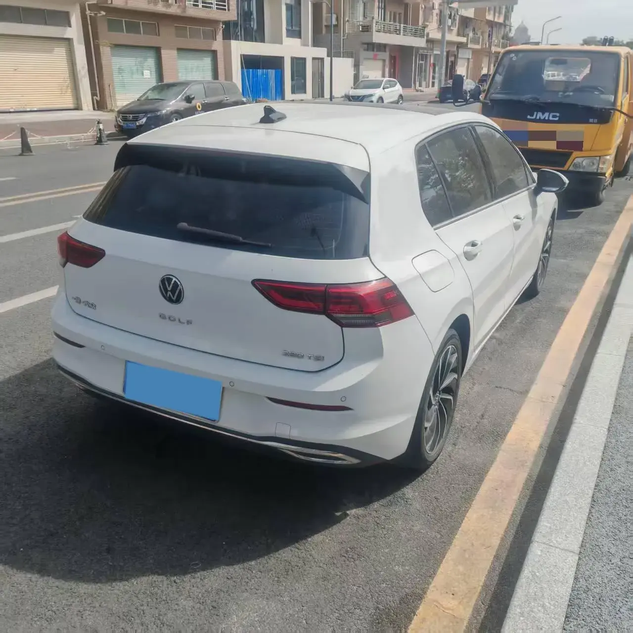 2021 VOLKSWAGEN GOLF thumbnail 3