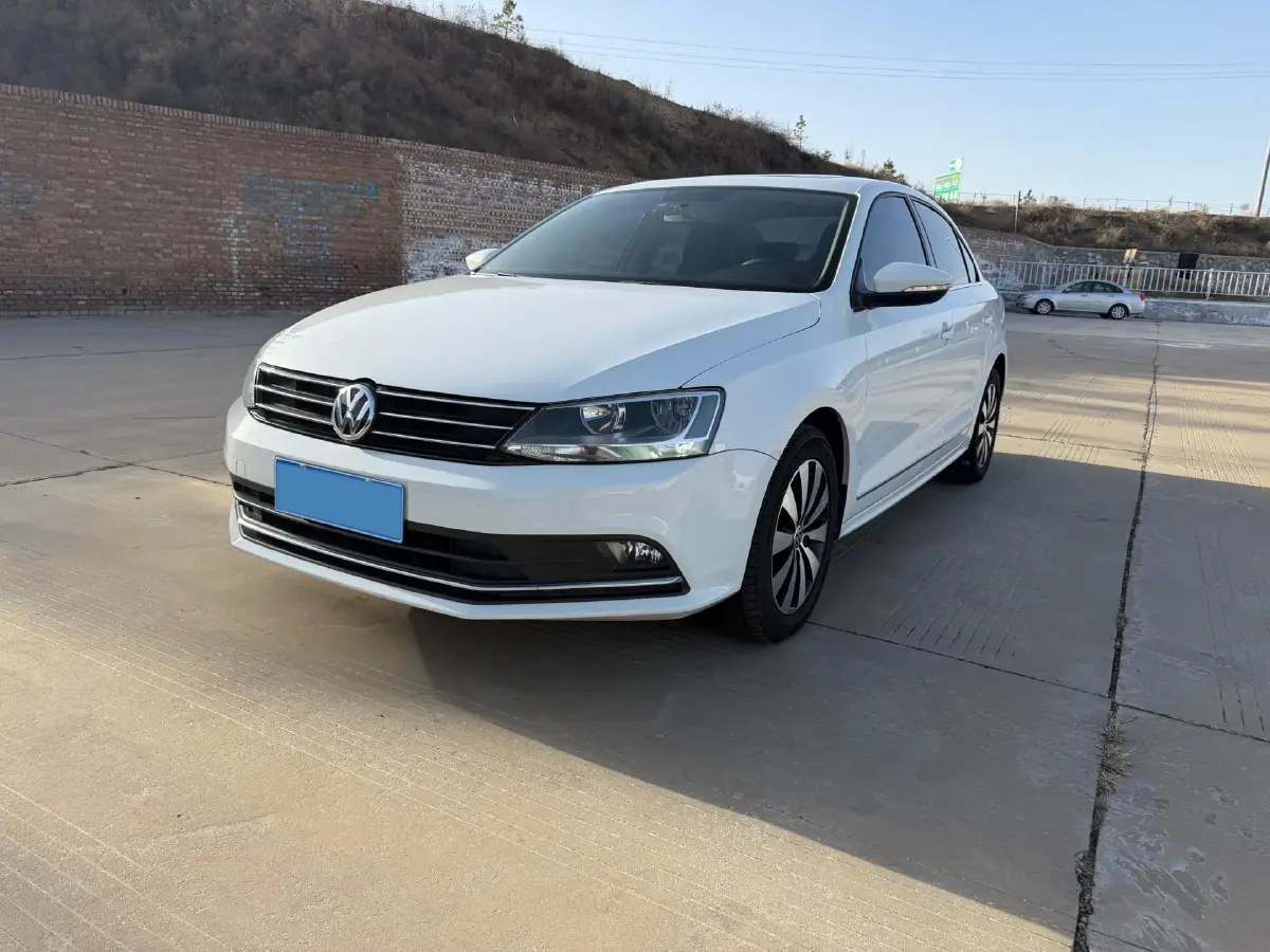 2017 Volkswagen Sagitar 1.4T 131HP L4 7DCT