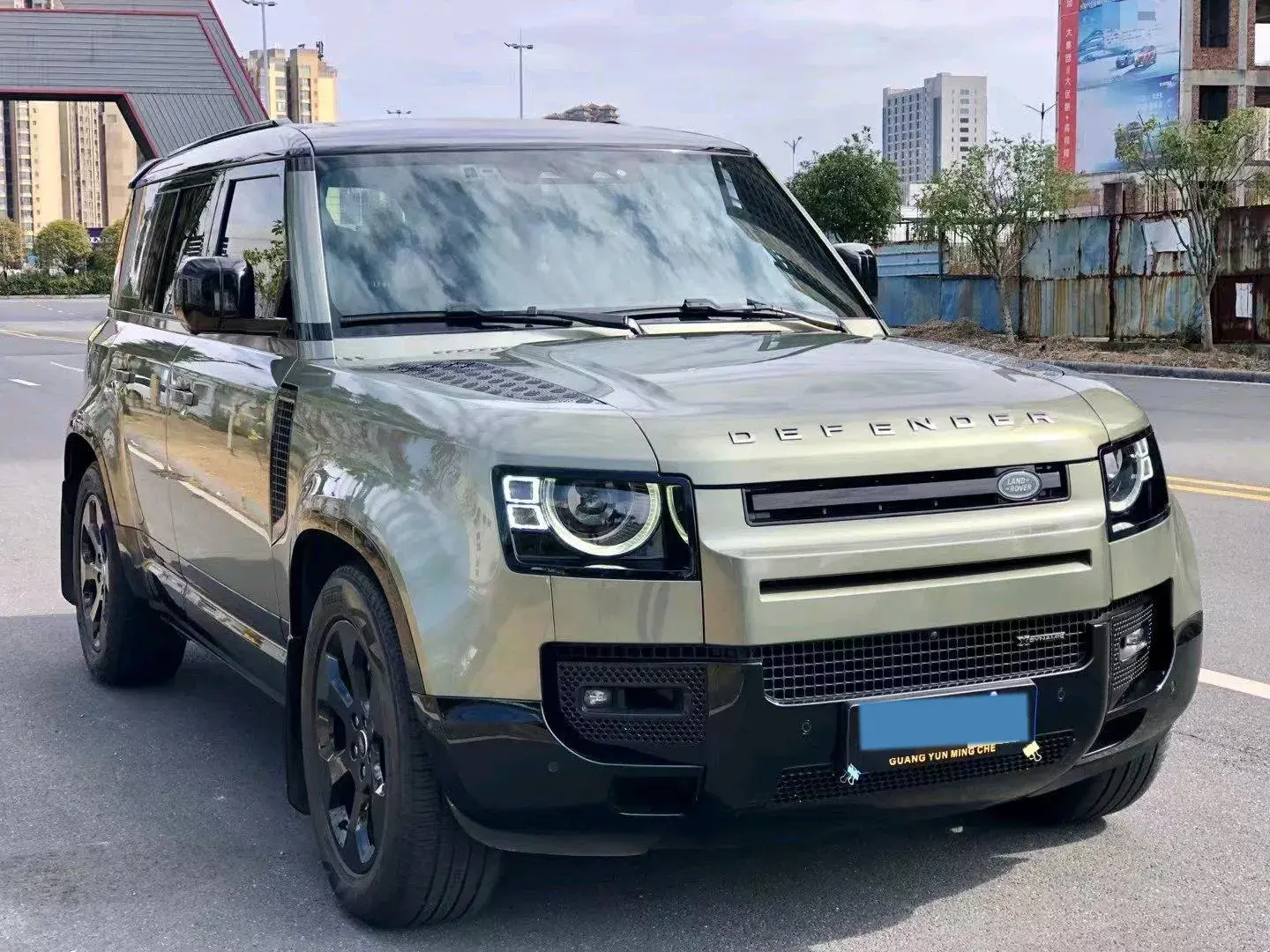2023 LAND ROVER thumbnail 3