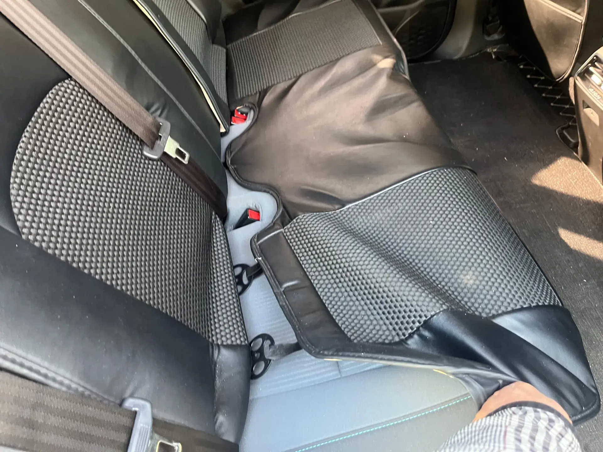 2024 AION Y thumbnail 3