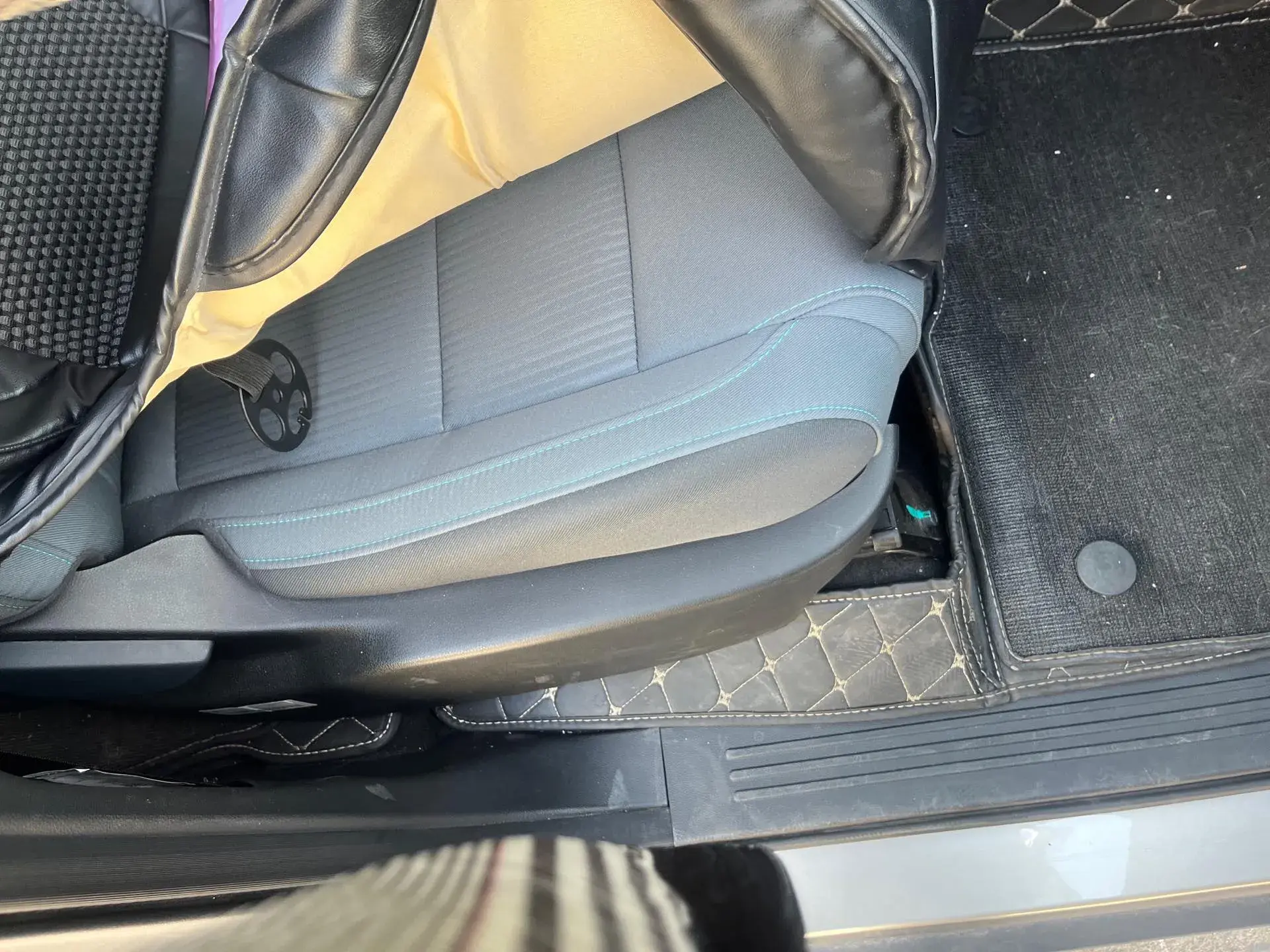 2024 AION Y thumbnail 4