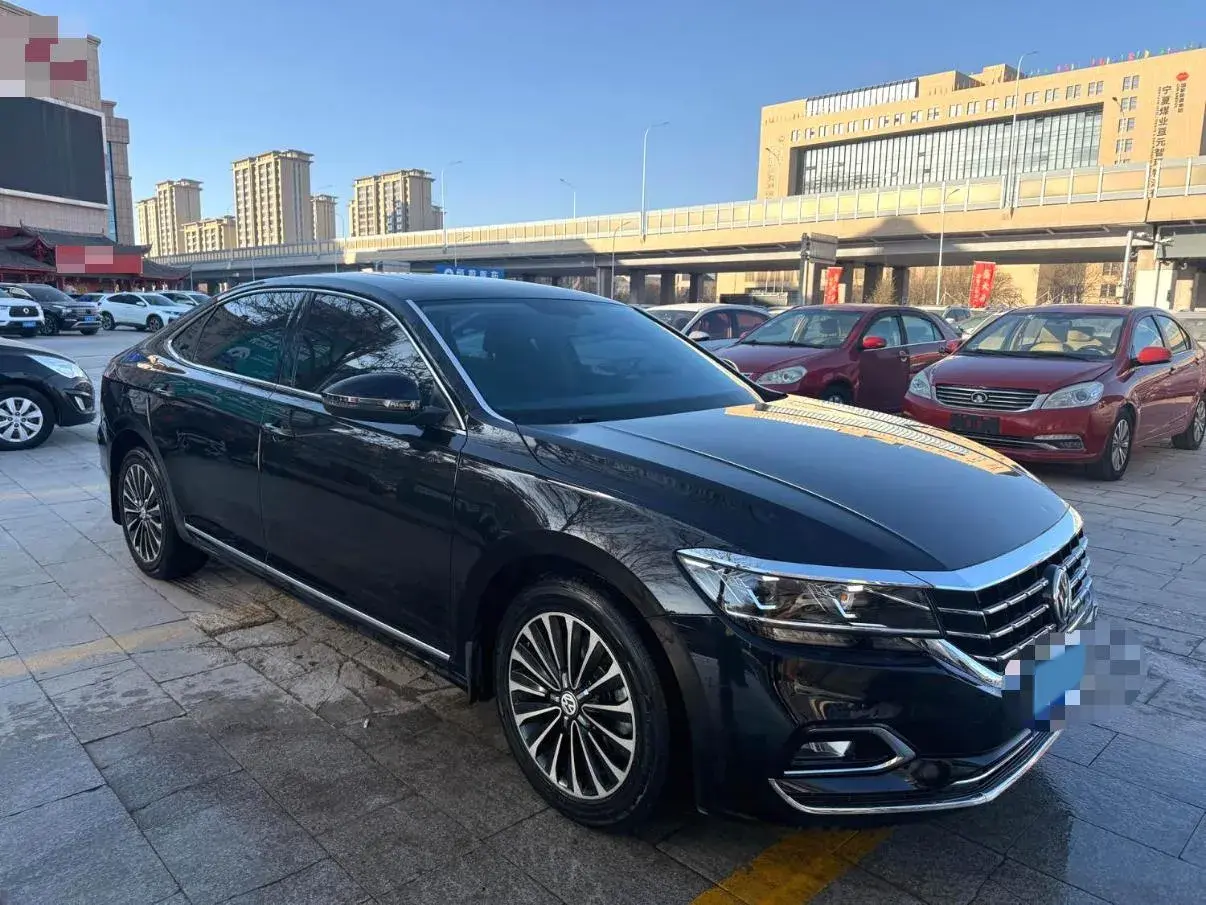 2019 VOLKSWAGEN PASSAT thumbnail 3