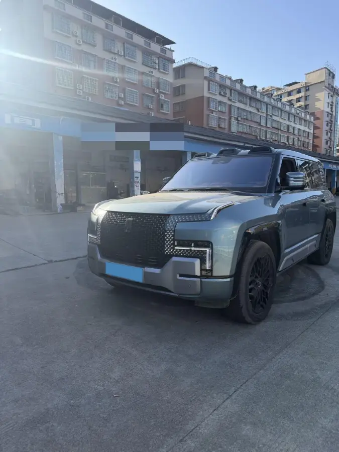 2024 YangWang U8 2.0T 272HP L4 REEV 49.05KWH