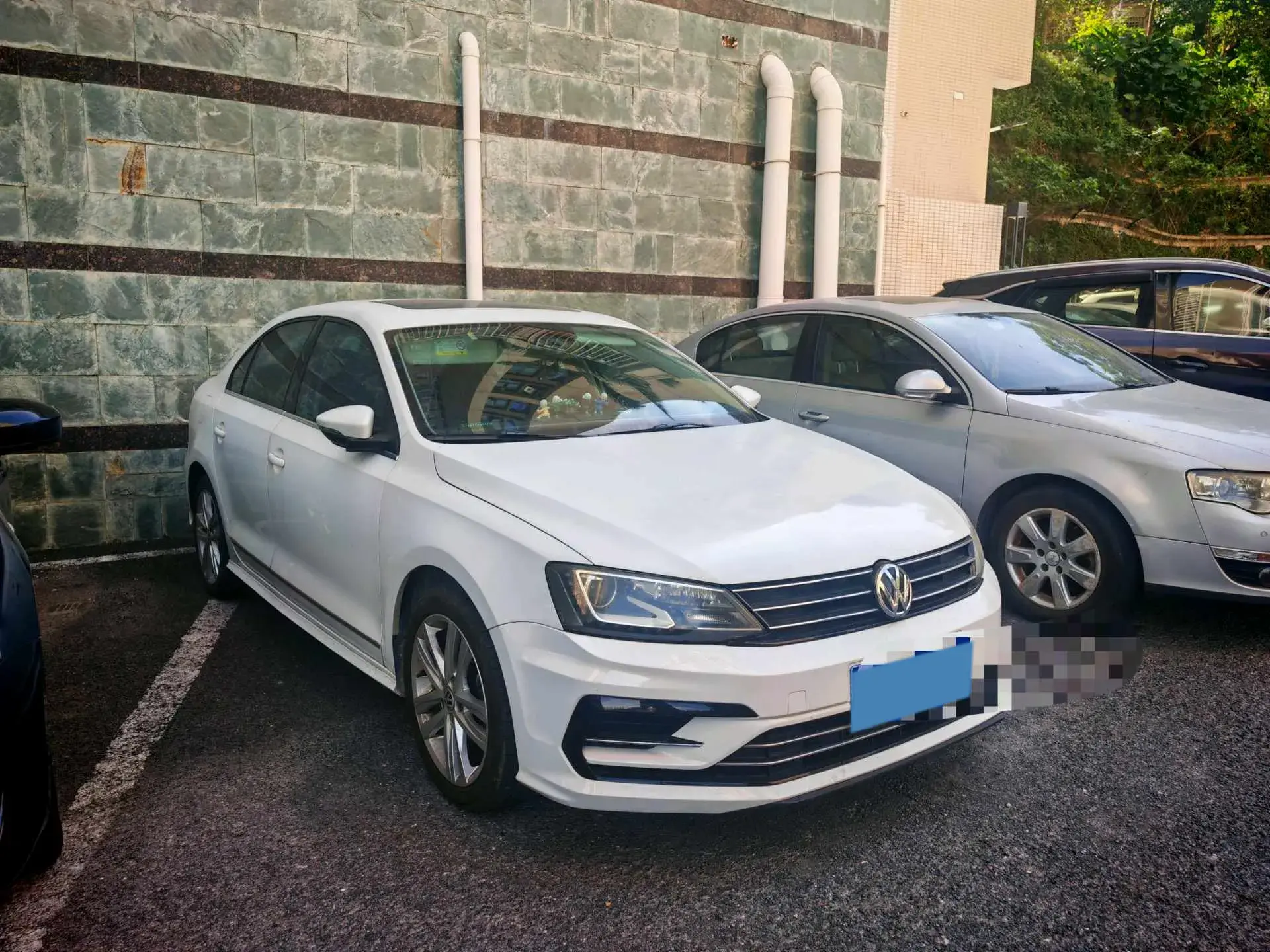 2018 VOLKSWAGEN SAGITAR thumbnail 3