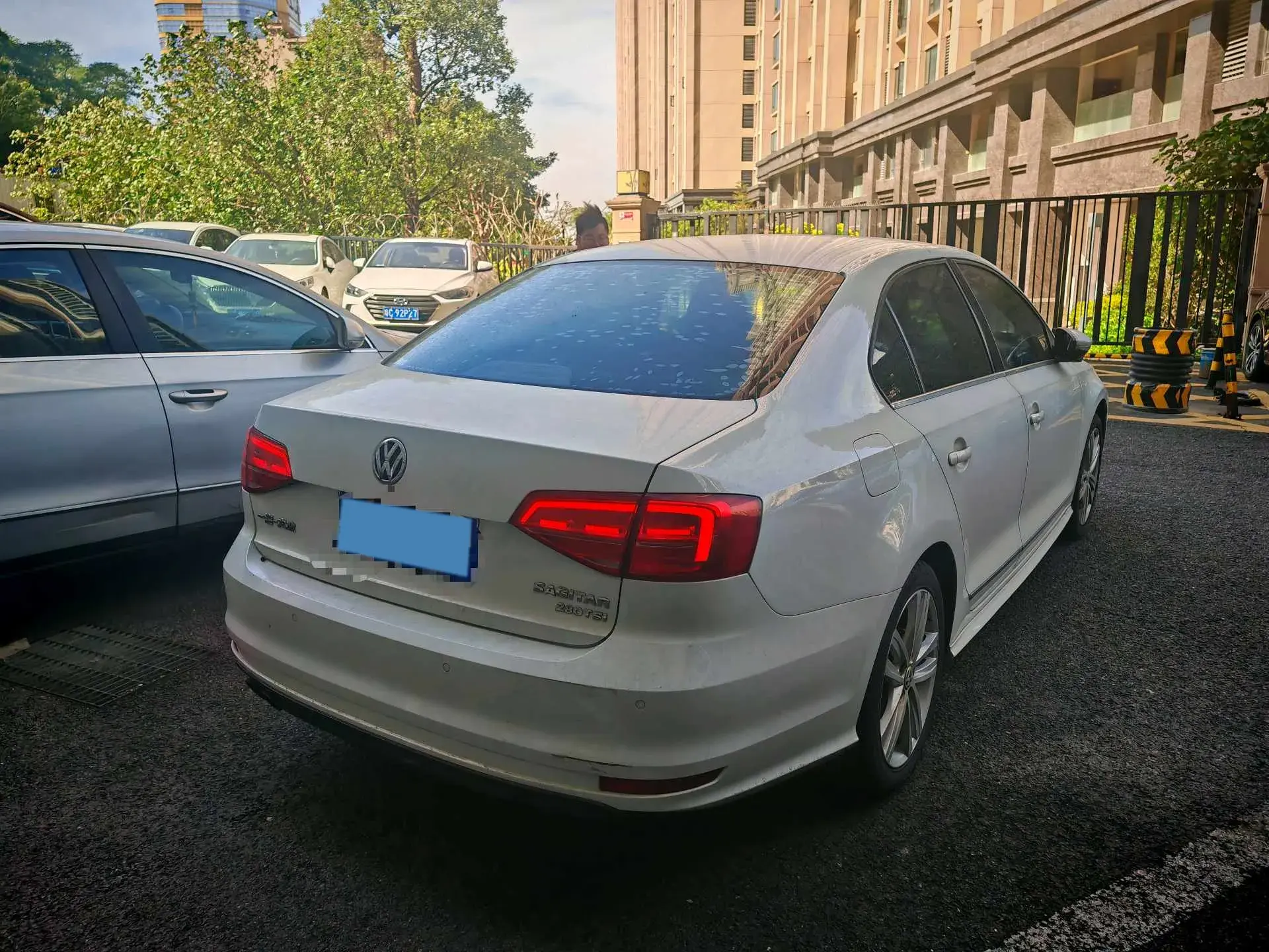 2018 VOLKSWAGEN SAGITAR thumbnail 4