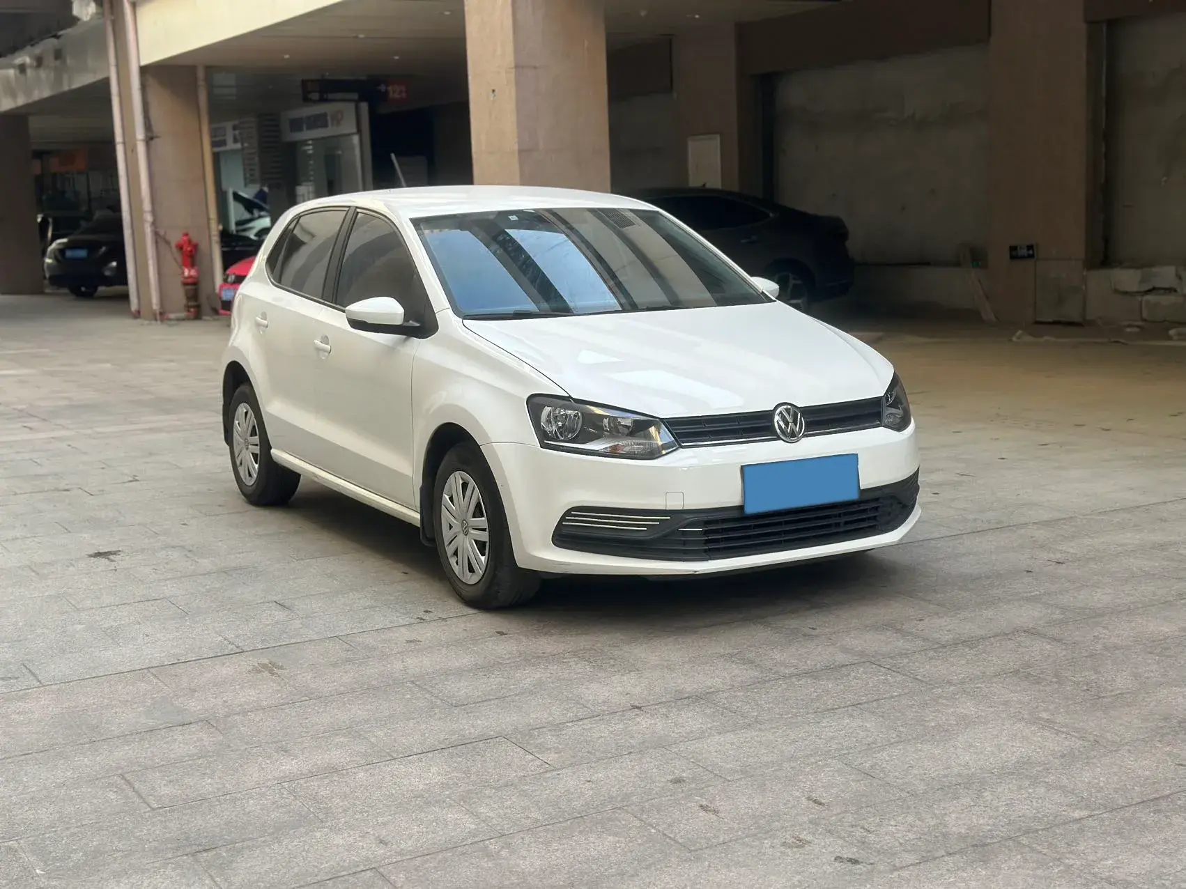 2016 VOLKSWAGEN POLO thumbnail 3