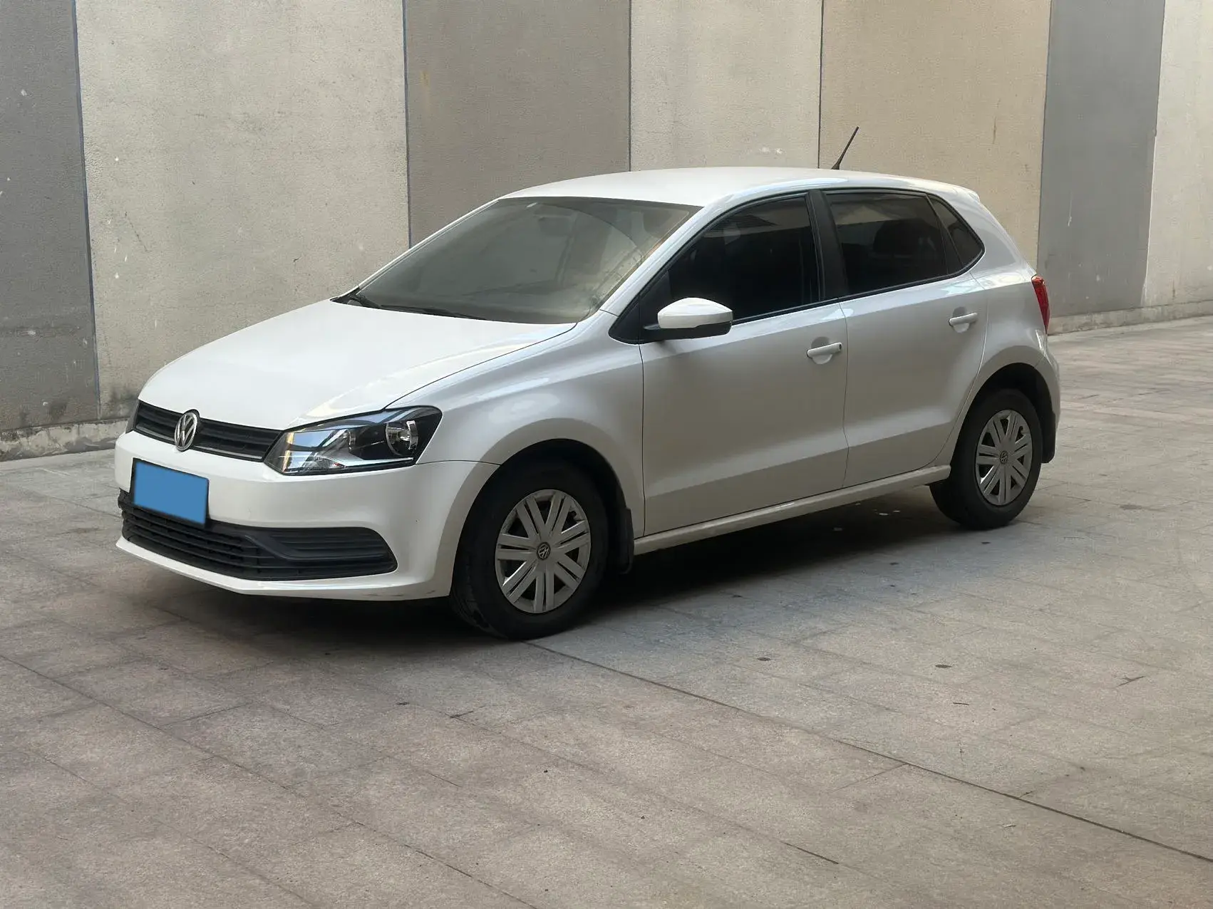 2016 VOLKSWAGEN POLO view 1