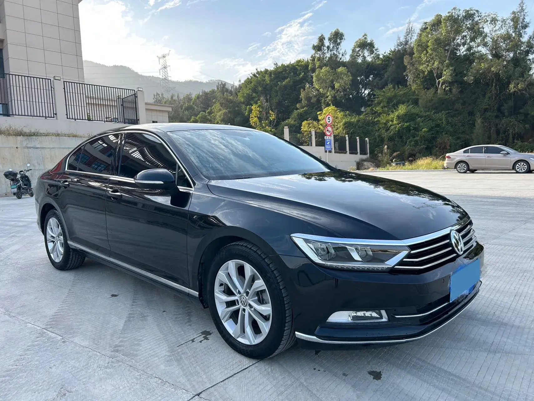 2019 VOLKSWAGEN MAGOTAN thumbnail 3