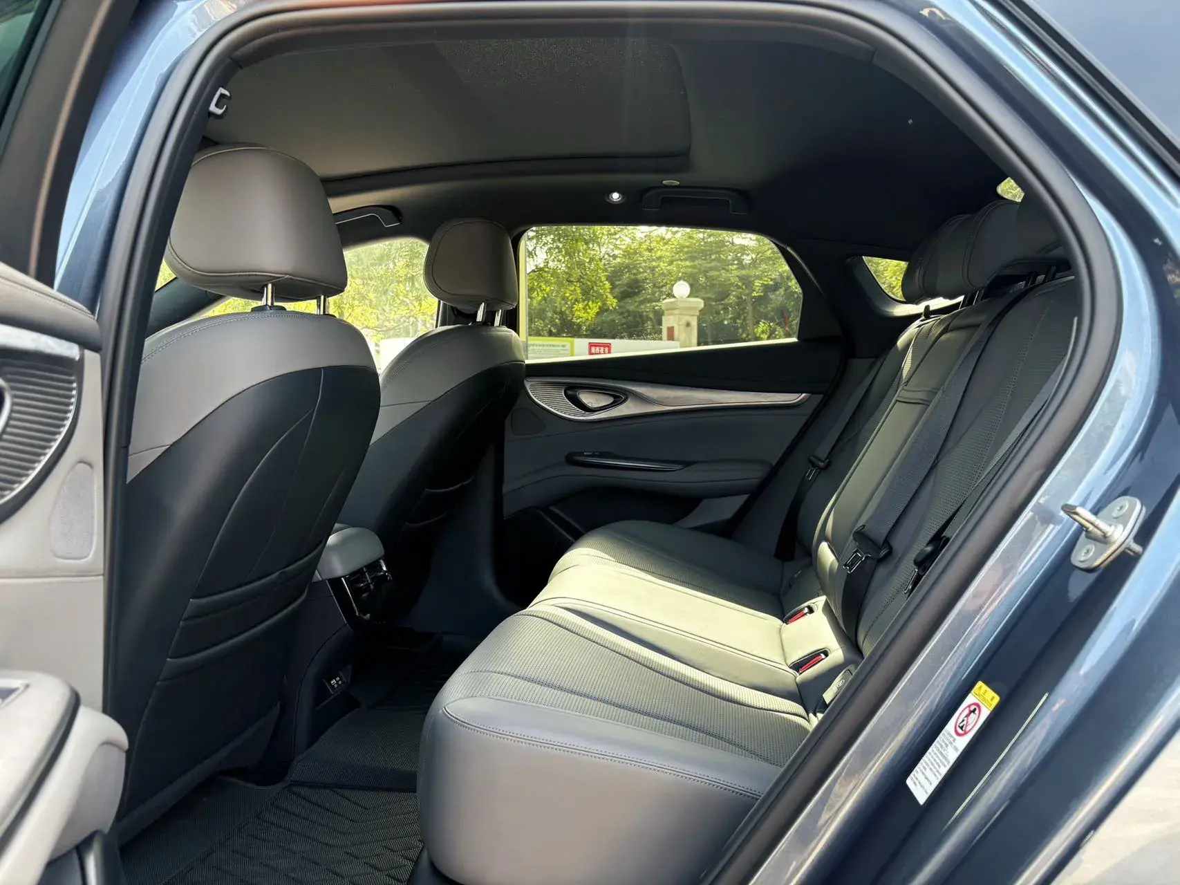 2024 BYD SEAL thumbnail 2