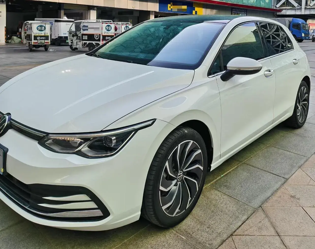 2021 VOLKSWAGEN GOLF thumbnail 2