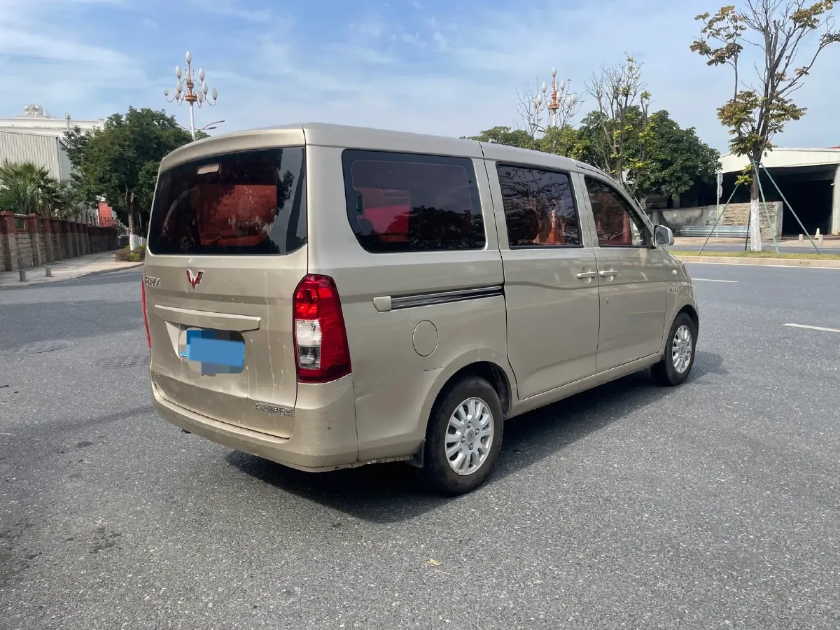 2016 WuLing RongGuang V 1.5L 112HP L4 5MT,autocango,china used car exporter,china ev exporter,chinese used car exporter,chinese used ev exporter