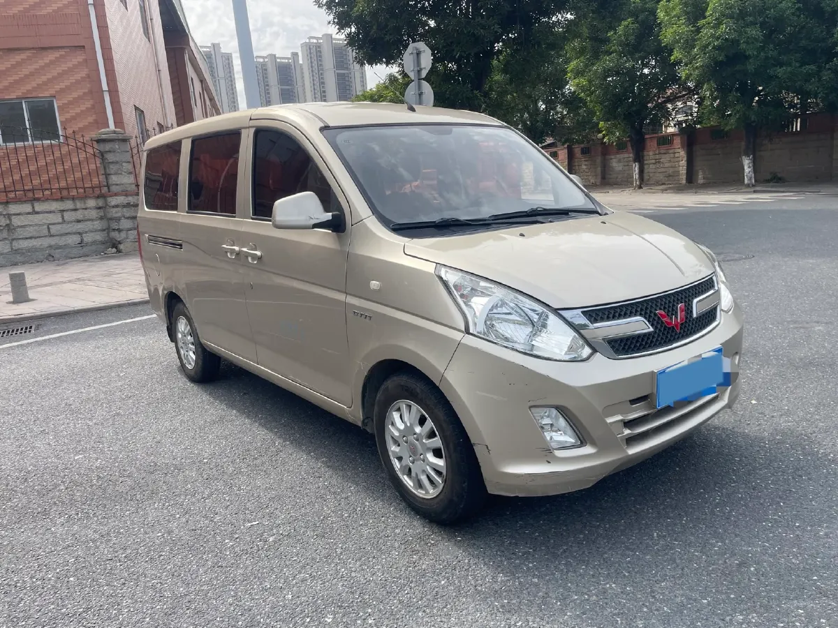 2016 WuLing RongGuang V 1.5L 112HP L4 5MT,autocango,china used car exporter,china ev exporter,chinese used car exporter,chinese used ev exporter