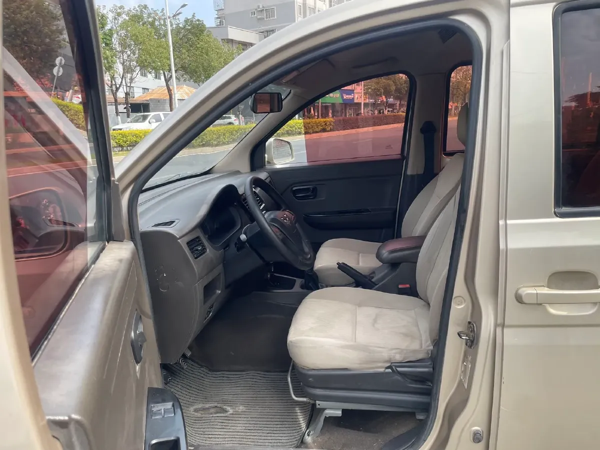 2016 WuLing RongGuang V 1.5L 112HP L4 5MT,autocango,china used car exporter,china ev exporter,chinese used car exporter,chinese used ev exporter