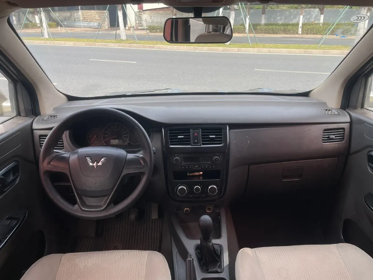 2016 WuLing RongGuang V 1.5L 112HP L4 5MT,autocango,china used car exporter,china ev exporter,chinese used car exporter,chinese used ev exporter