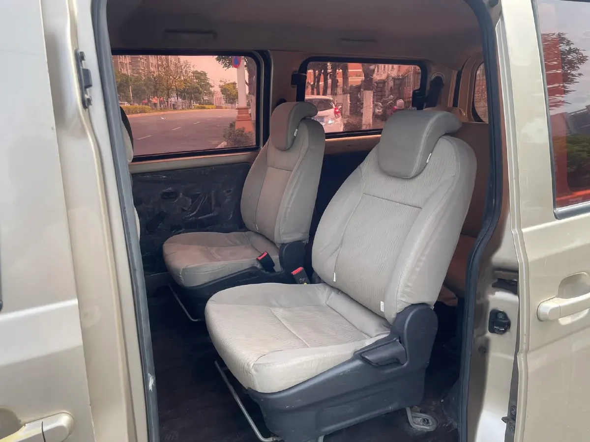 2016 WuLing RongGuang V 1.5L 112HP L4 5MT,autocango,china used car exporter,china ev exporter,chinese used car exporter,chinese used ev exporter