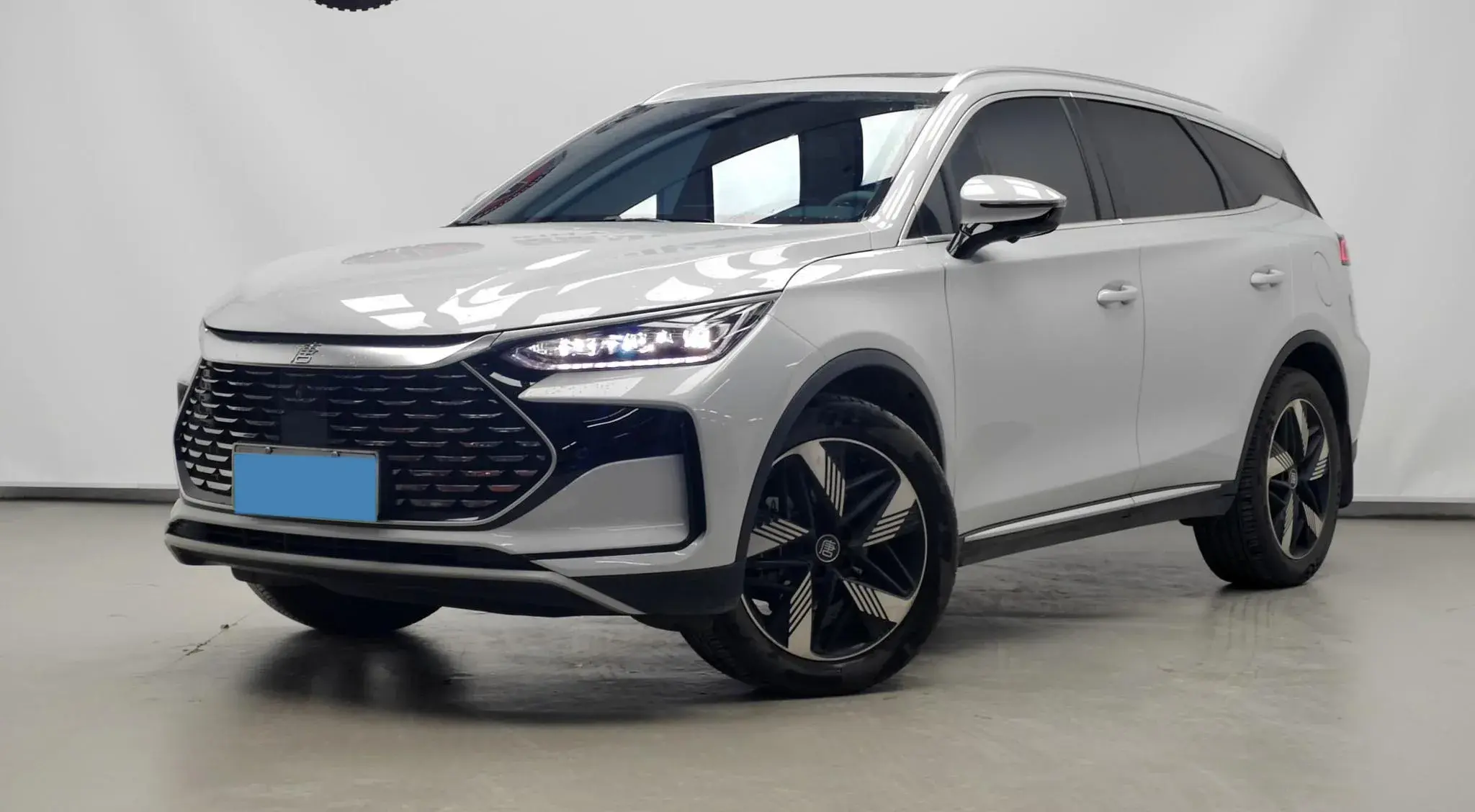 2024 BYD TANG view 1