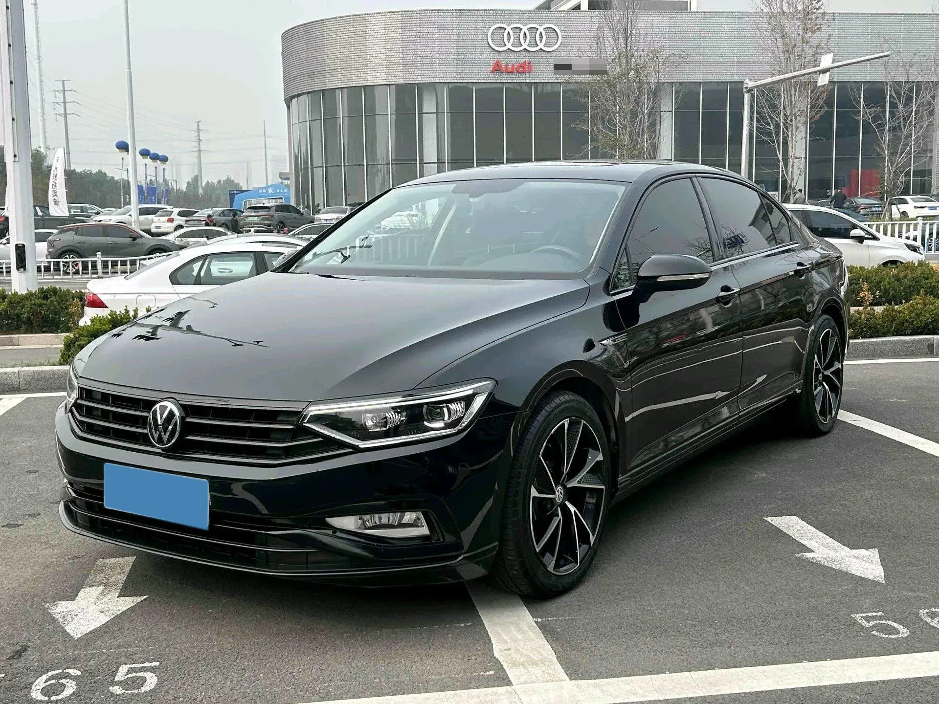 2020 VOLKSWAGEN MAGOTAN view 1