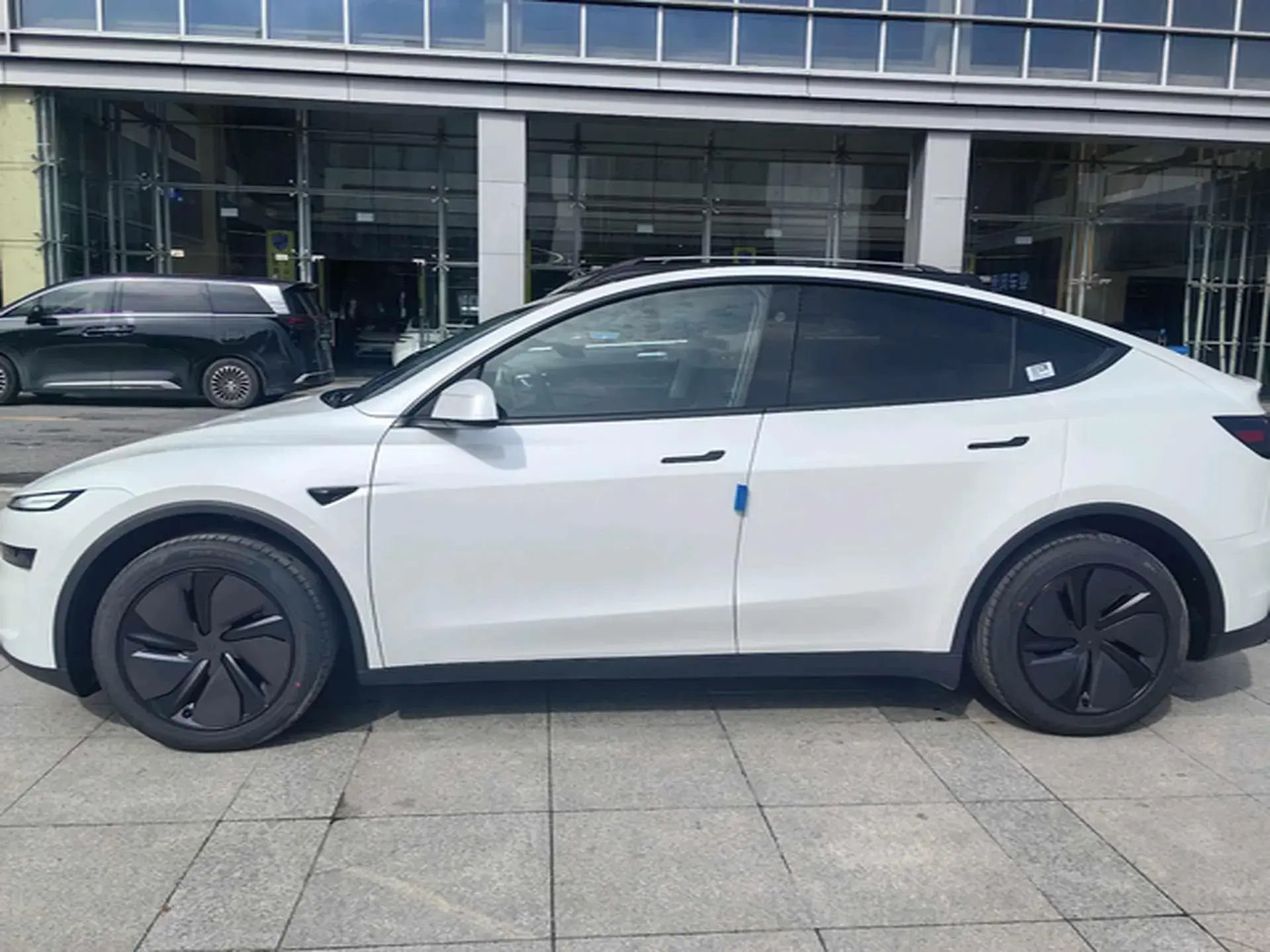 2025 TESLA MODEL thumbnail 4