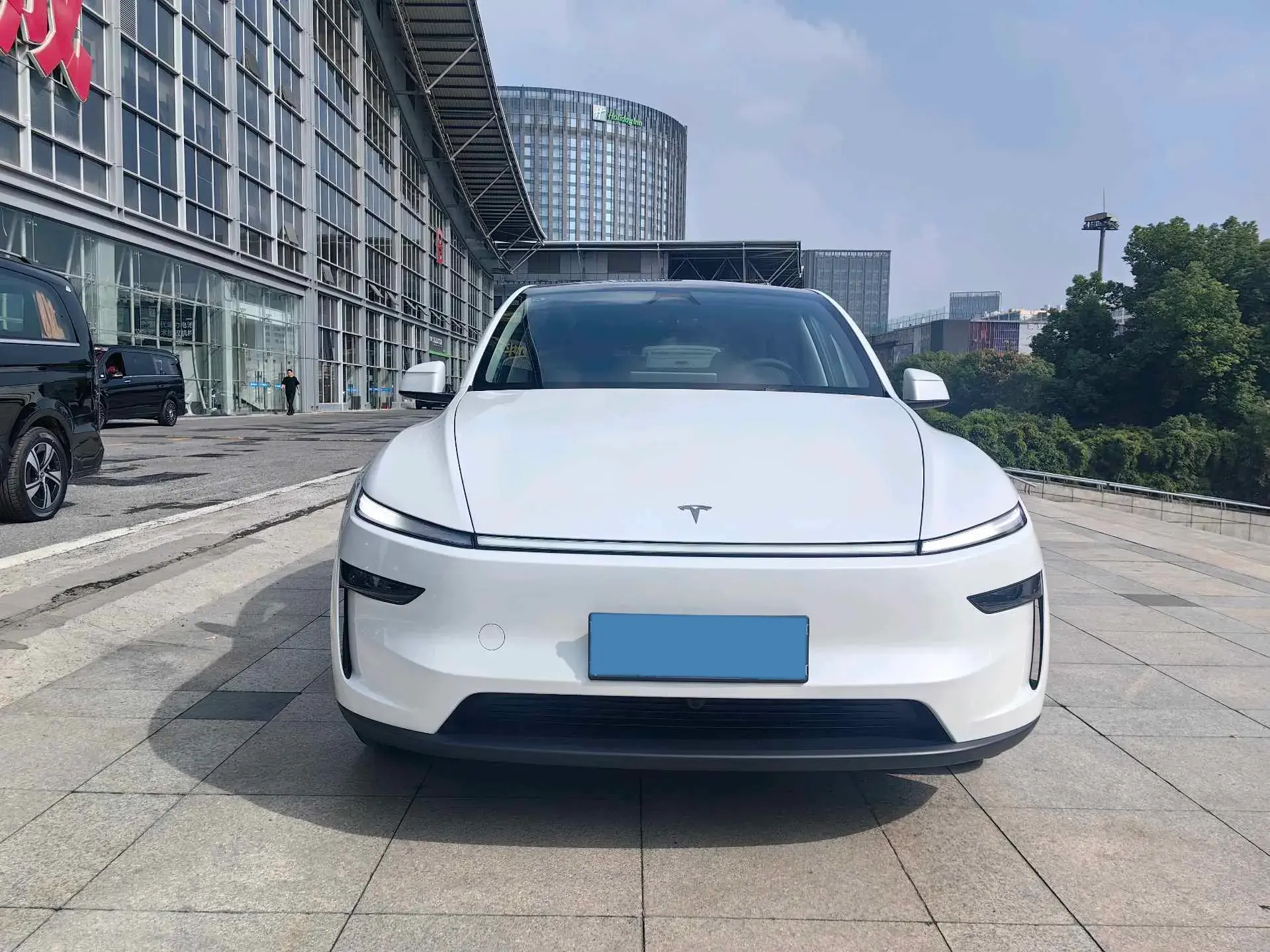 2025 TESLA MODEL thumbnail 3