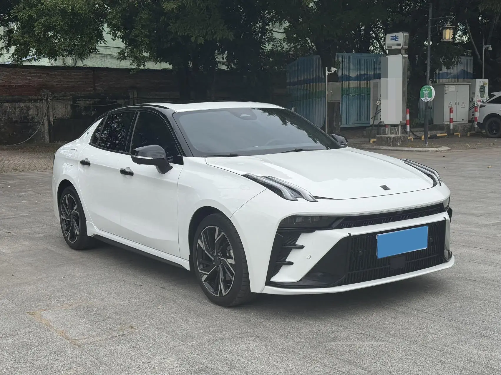 2023 LYNK&CO 03 thumbnail 3