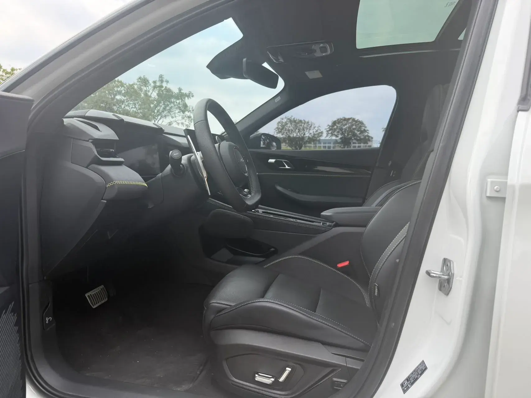 2023 LYNK&CO 03 thumbnail 4