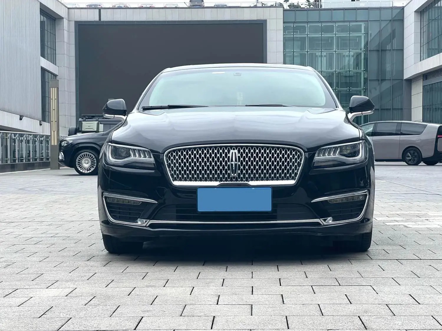 2019 LINCOLN MKZ thumbnail 2