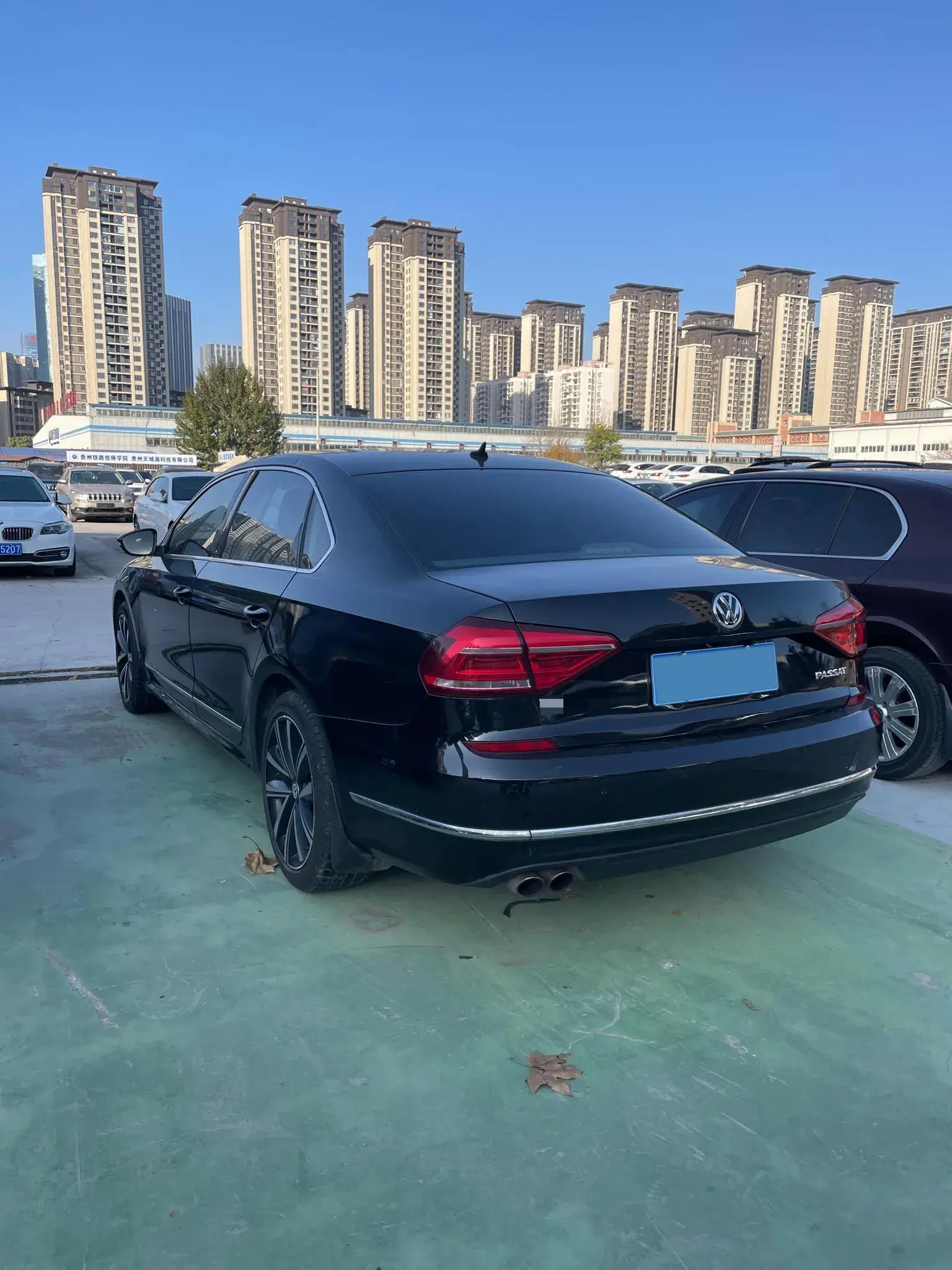 2017 VOLKSWAGEN PASSAT thumbnail 4