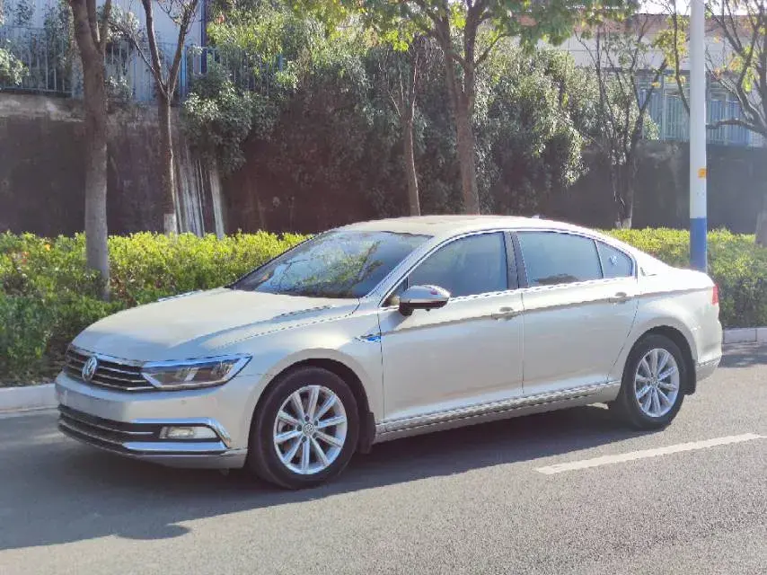 2019 VOLKSWAGEN MAGOTAN view 1