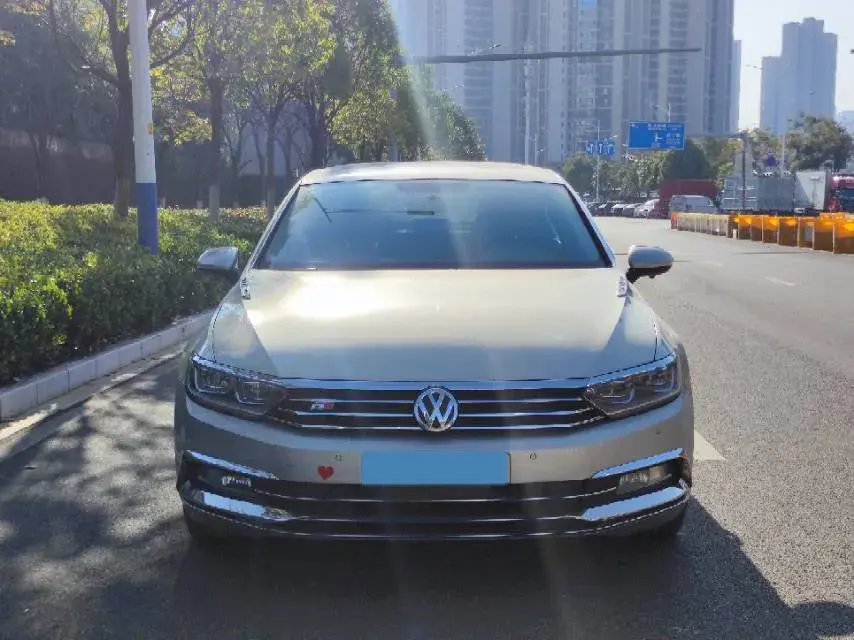 2019 VOLKSWAGEN MAGOTAN thumbnail 2