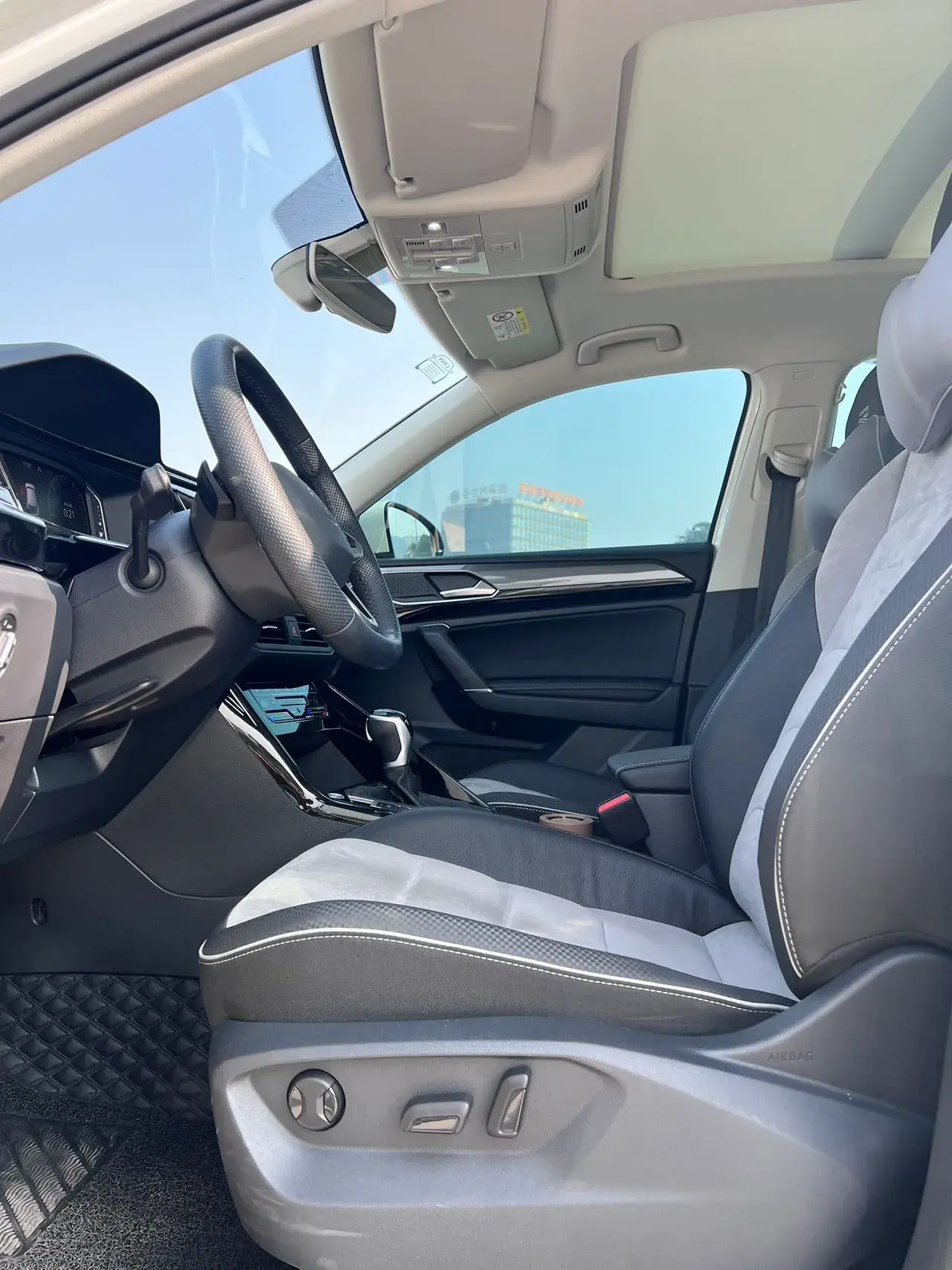 2020 VOLKSWAGEN TAYRON thumbnail 3