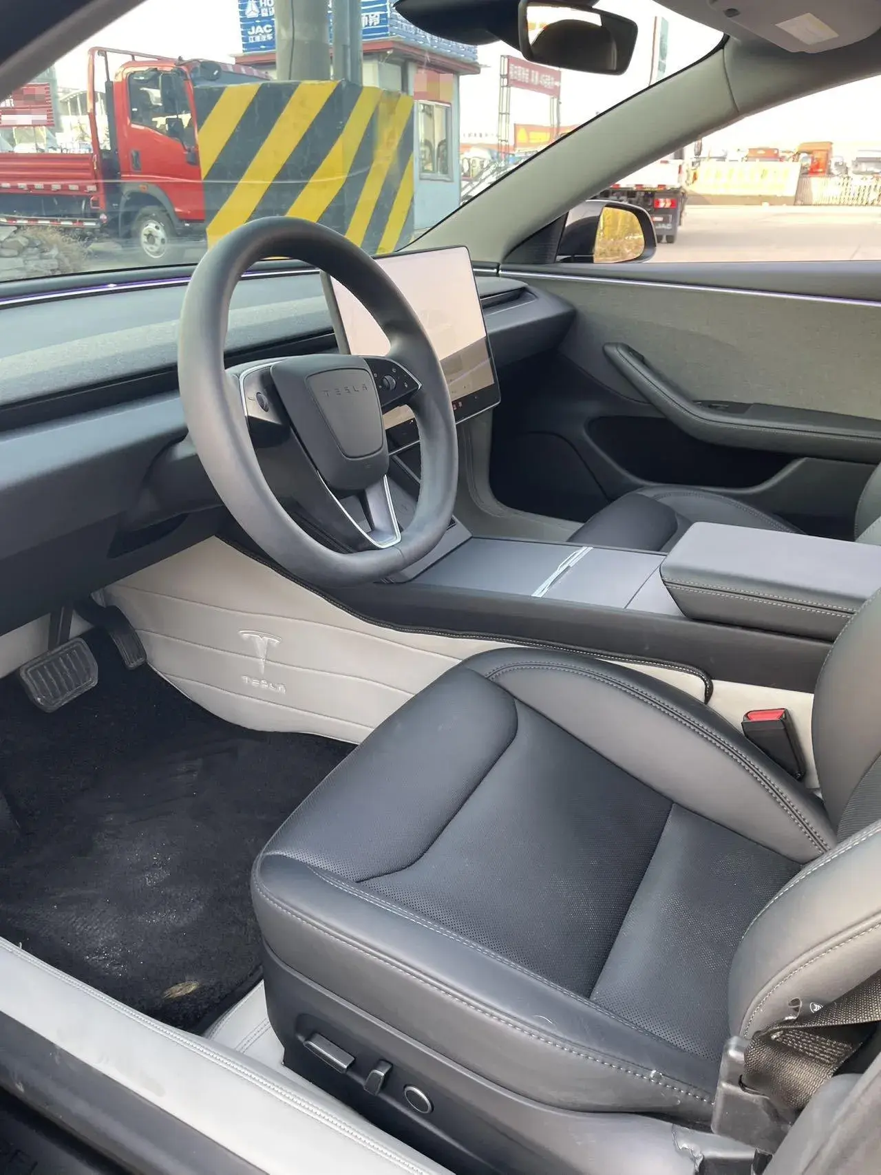 2023 TESLA MODEL thumbnail 4