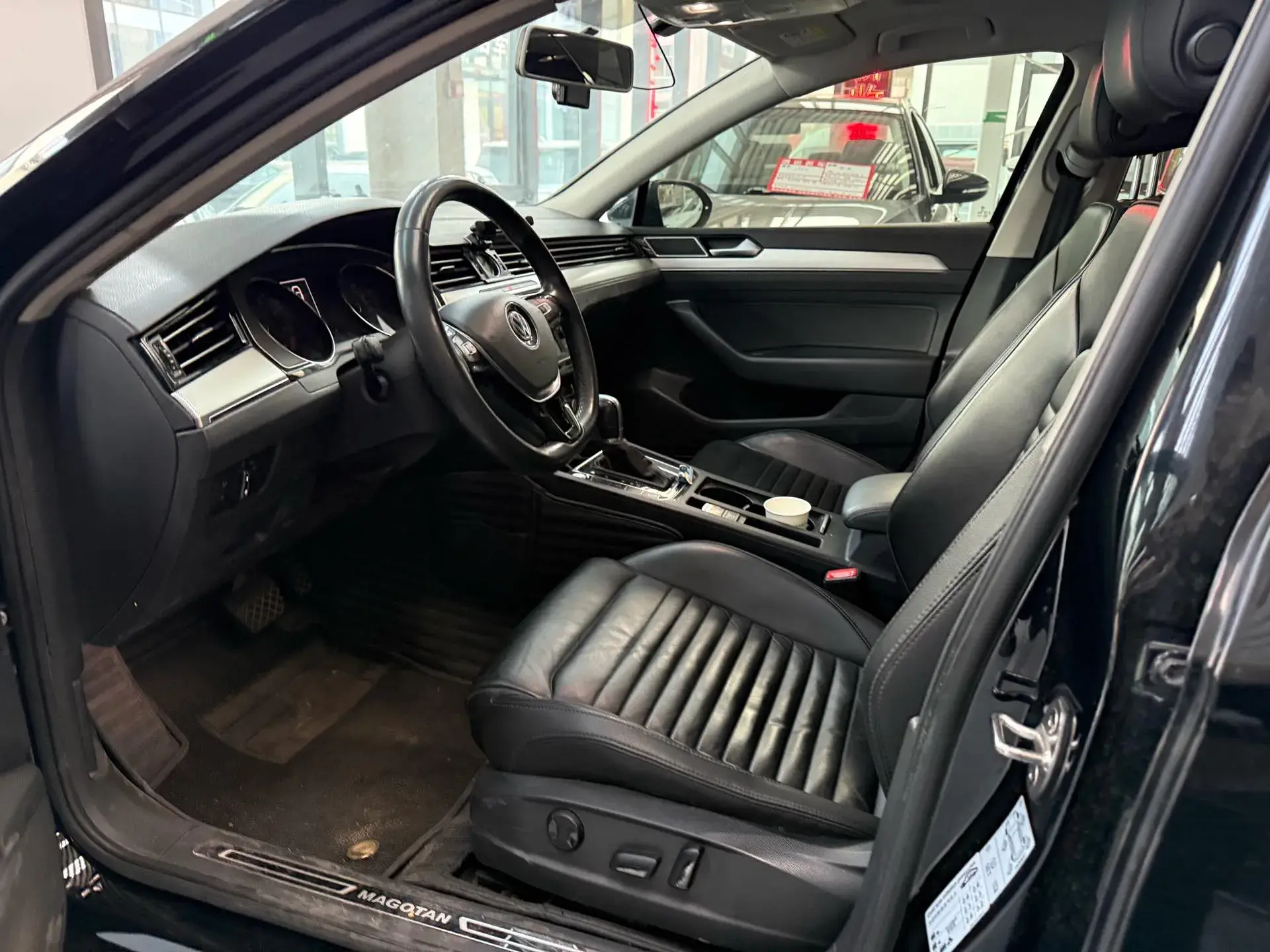 2018 VOLKSWAGEN MAGOTAN thumbnail 3