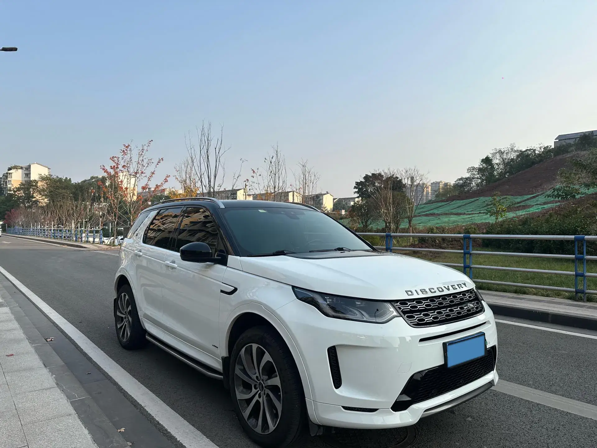2020 LAND ROVER thumbnail 3