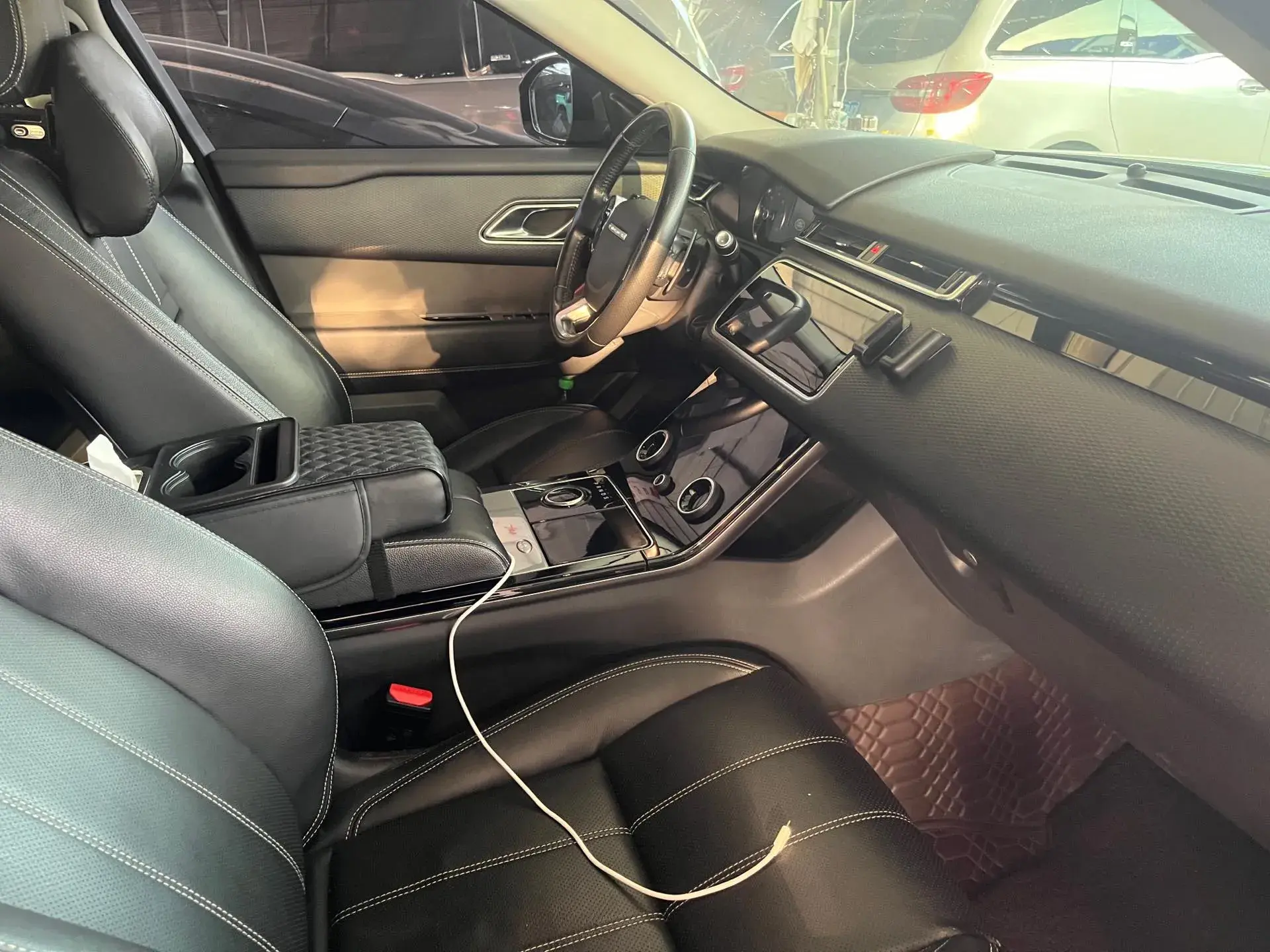 2018 LAND ROVER thumbnail 3