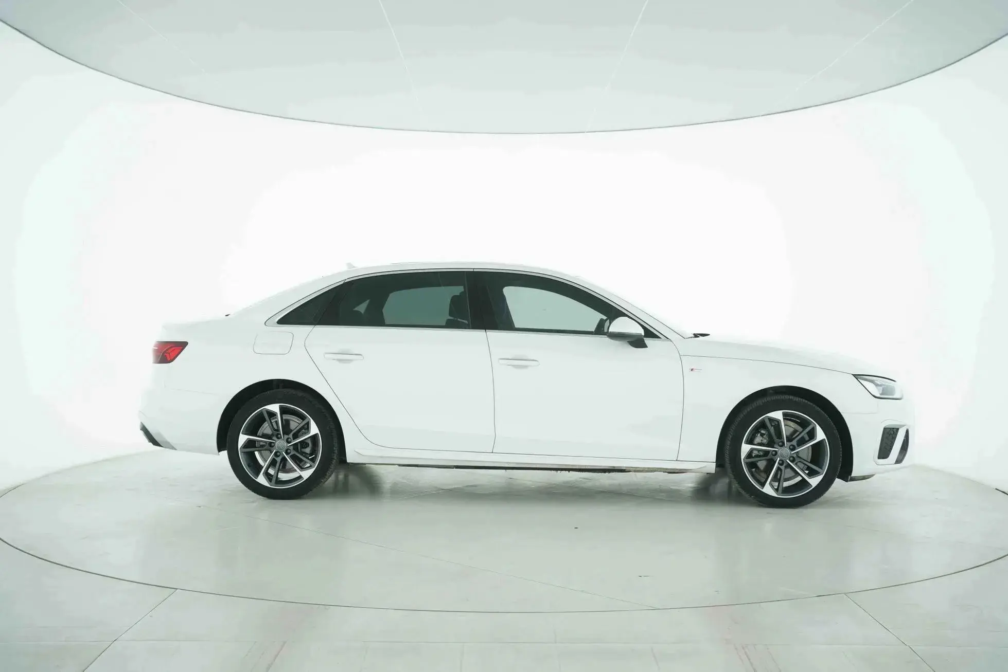 2020 AUDI A4L thumbnail 2