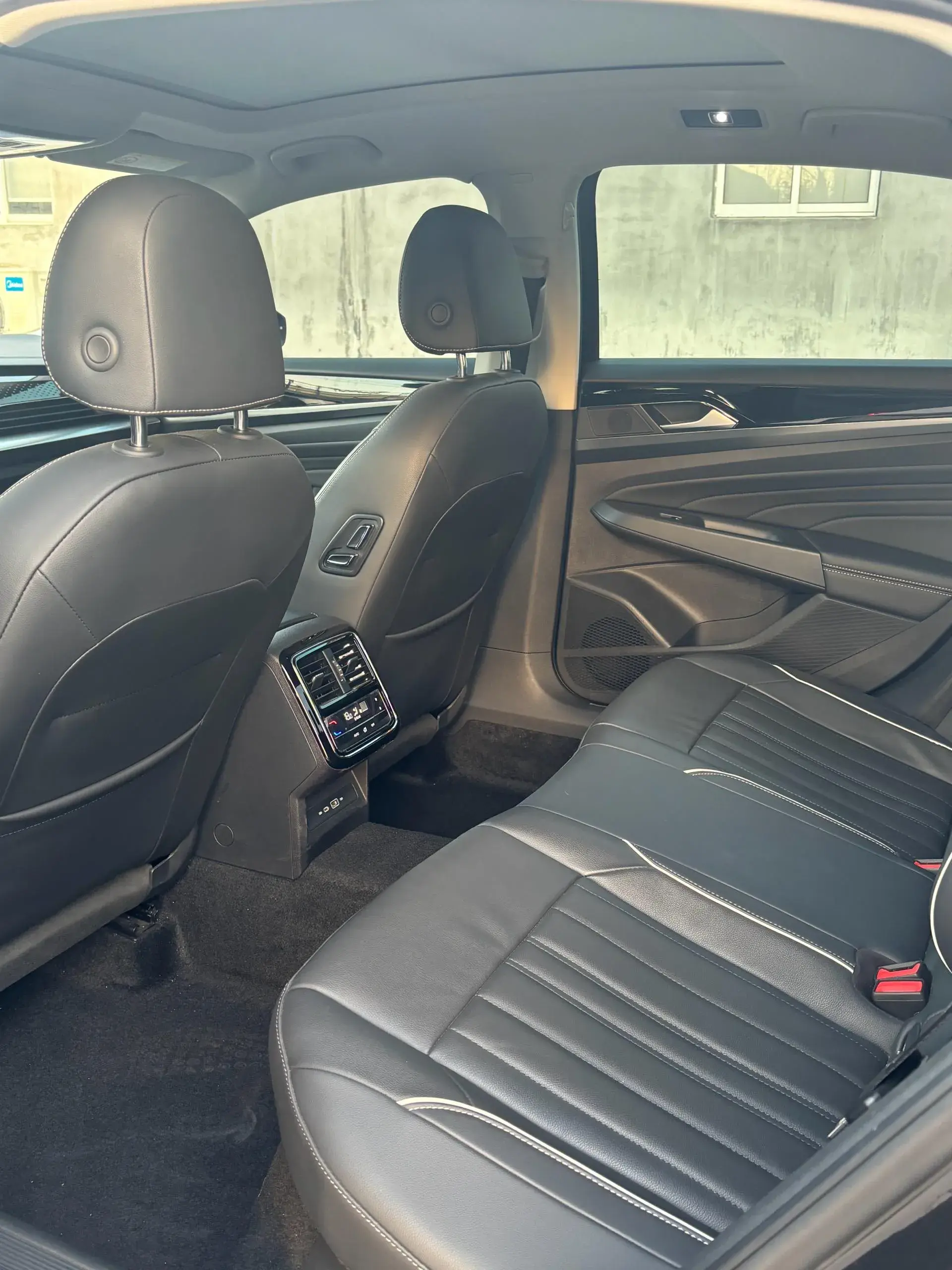 2023 VOLKSWAGEN PASSAT thumbnail 4