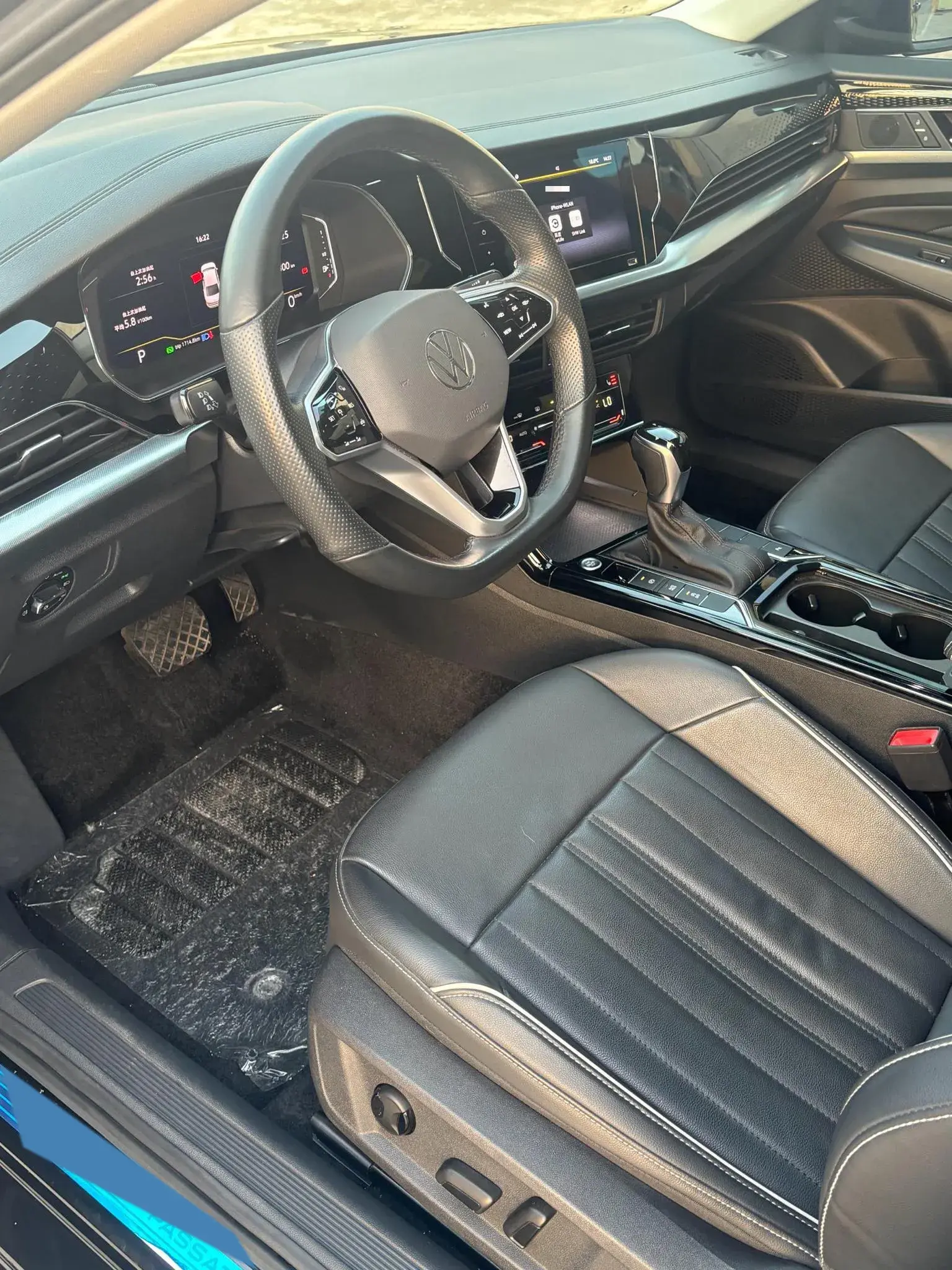 2023 VOLKSWAGEN PASSAT thumbnail 3